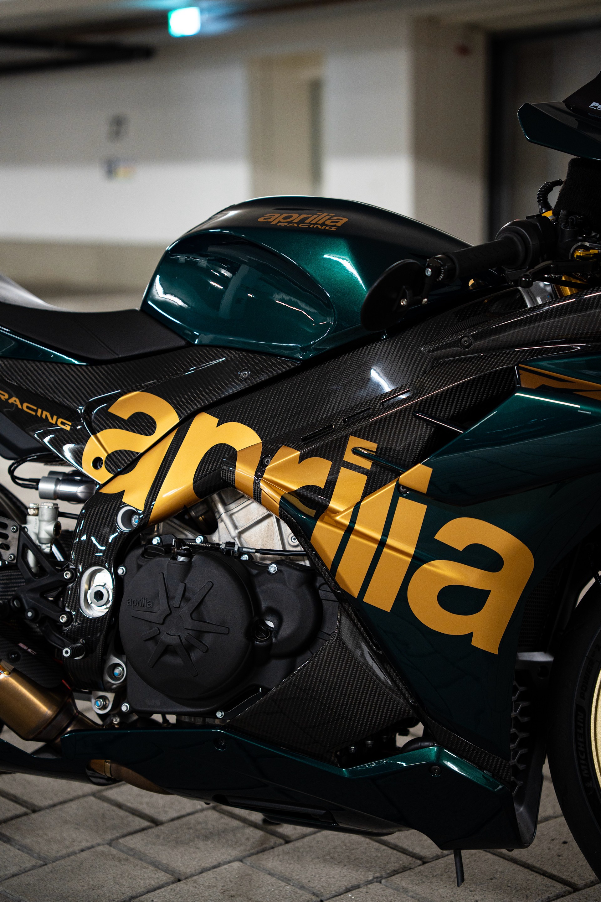 APRILIA RSV4 1100 Factory-image-6