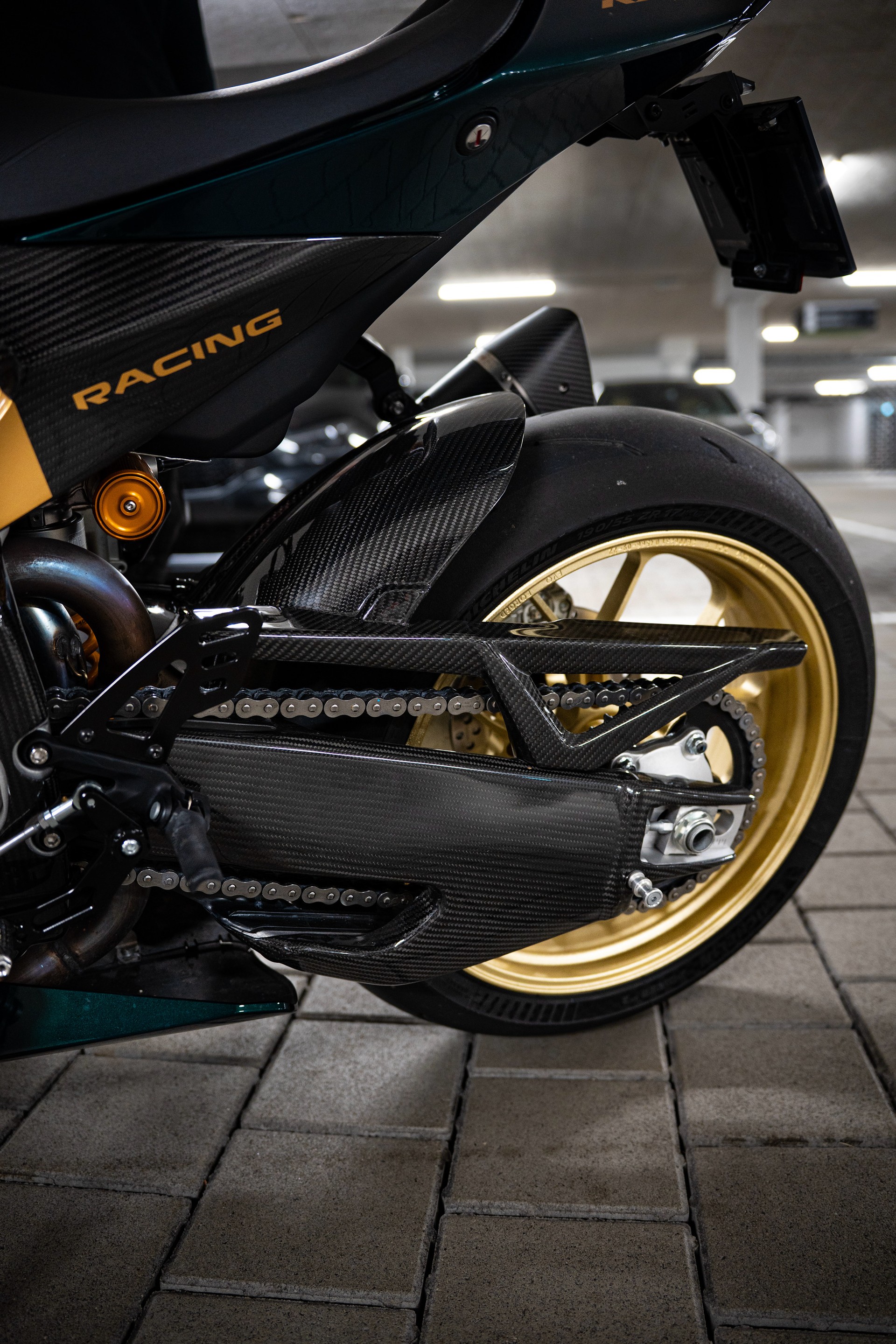 APRILIA RSV4 1100 Factory-image-7