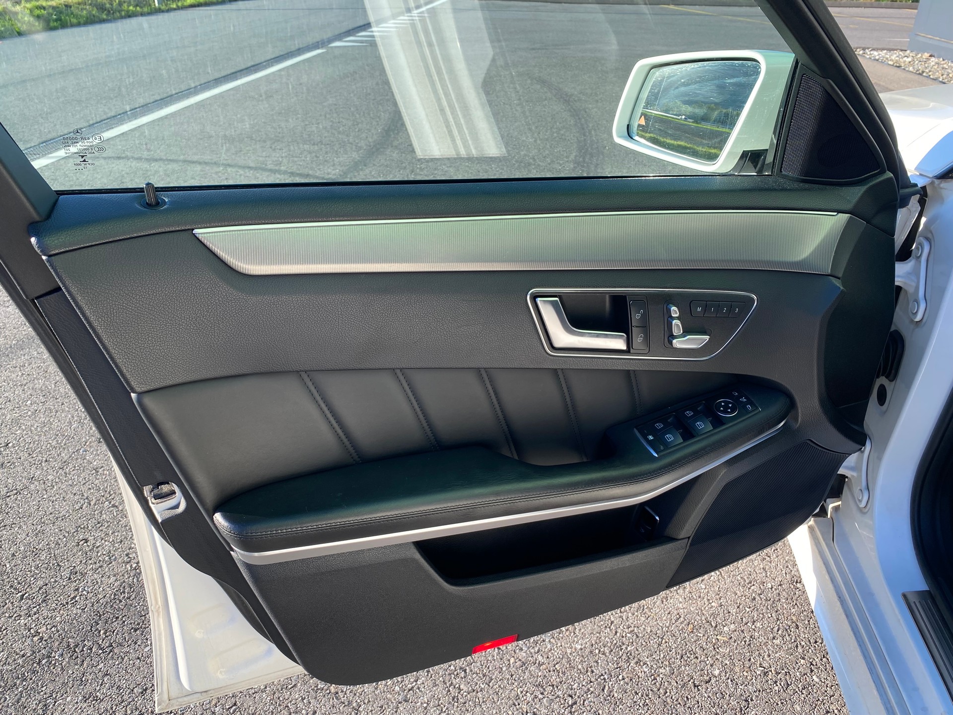 MERCEDES-BENZ E 350 BlueTEC AMG Line 4Matic 7G-Tronic-image-10