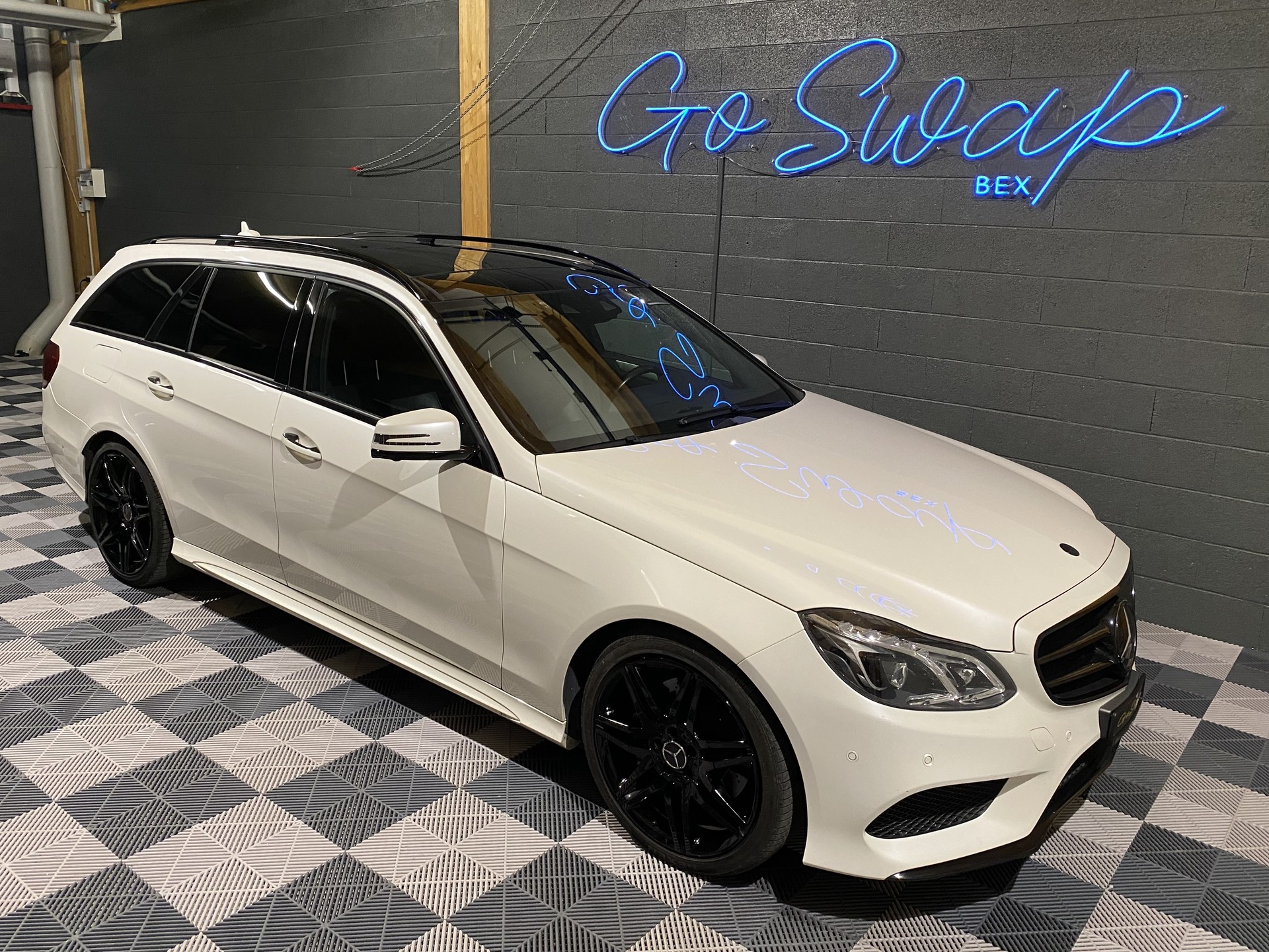 MERCEDES-BENZ E 350 BlueTEC AMG Line 4Matic 7G-Tronic-showroom-element-1