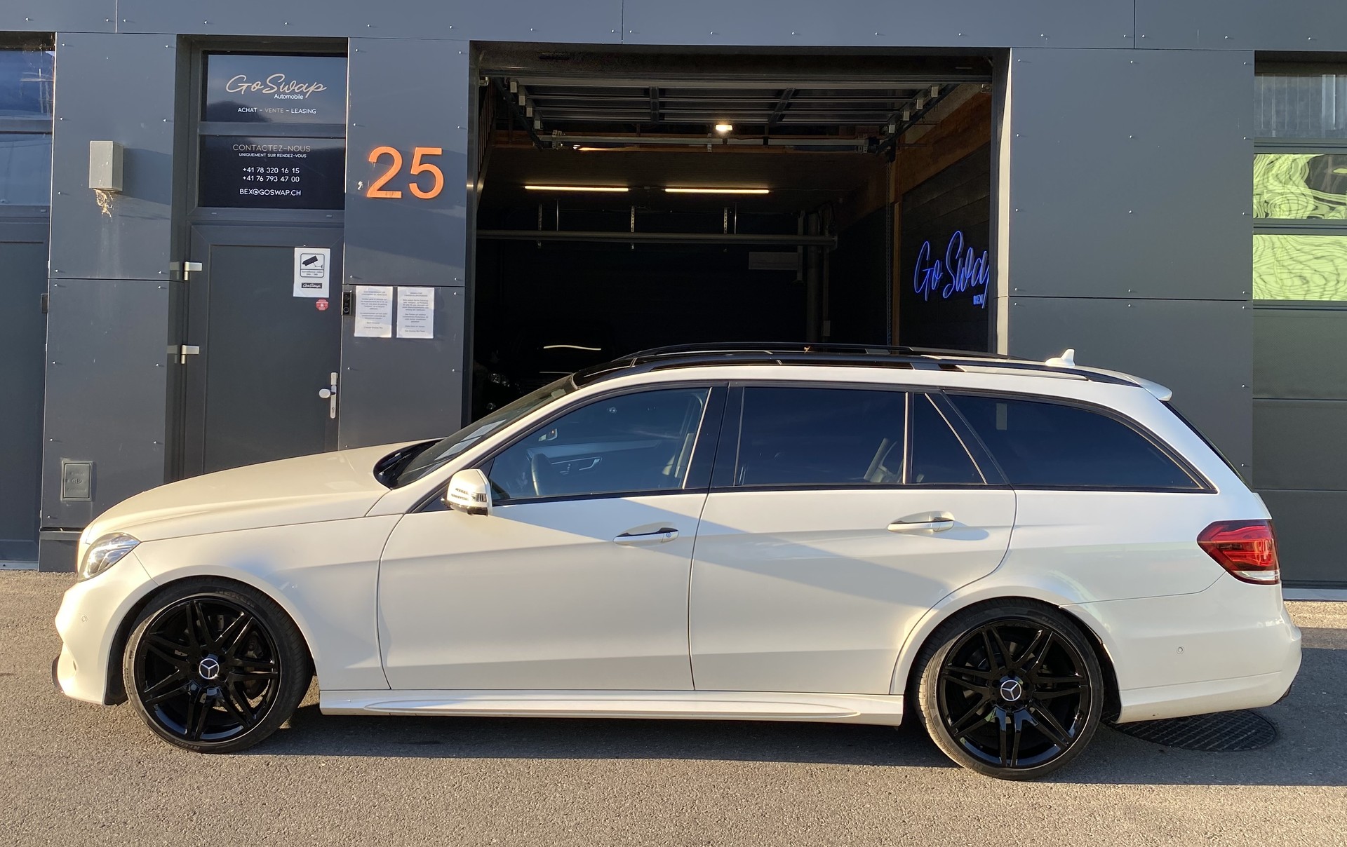 MERCEDES-BENZ E 350 BlueTEC AMG Line 4Matic 7G-Tronic-image-27