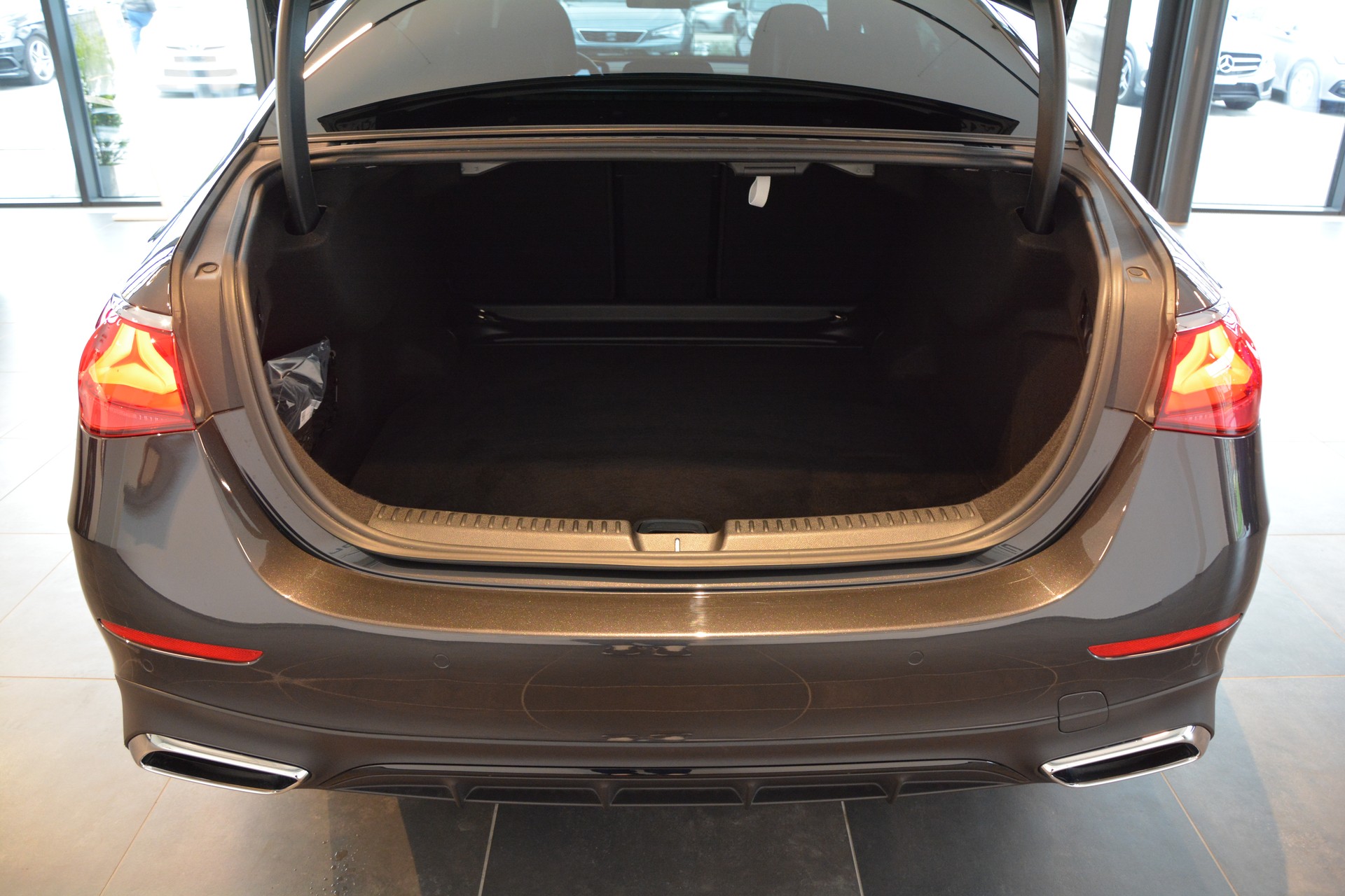 MERCEDES-BENZ E 200 9G-Tronic-image-14