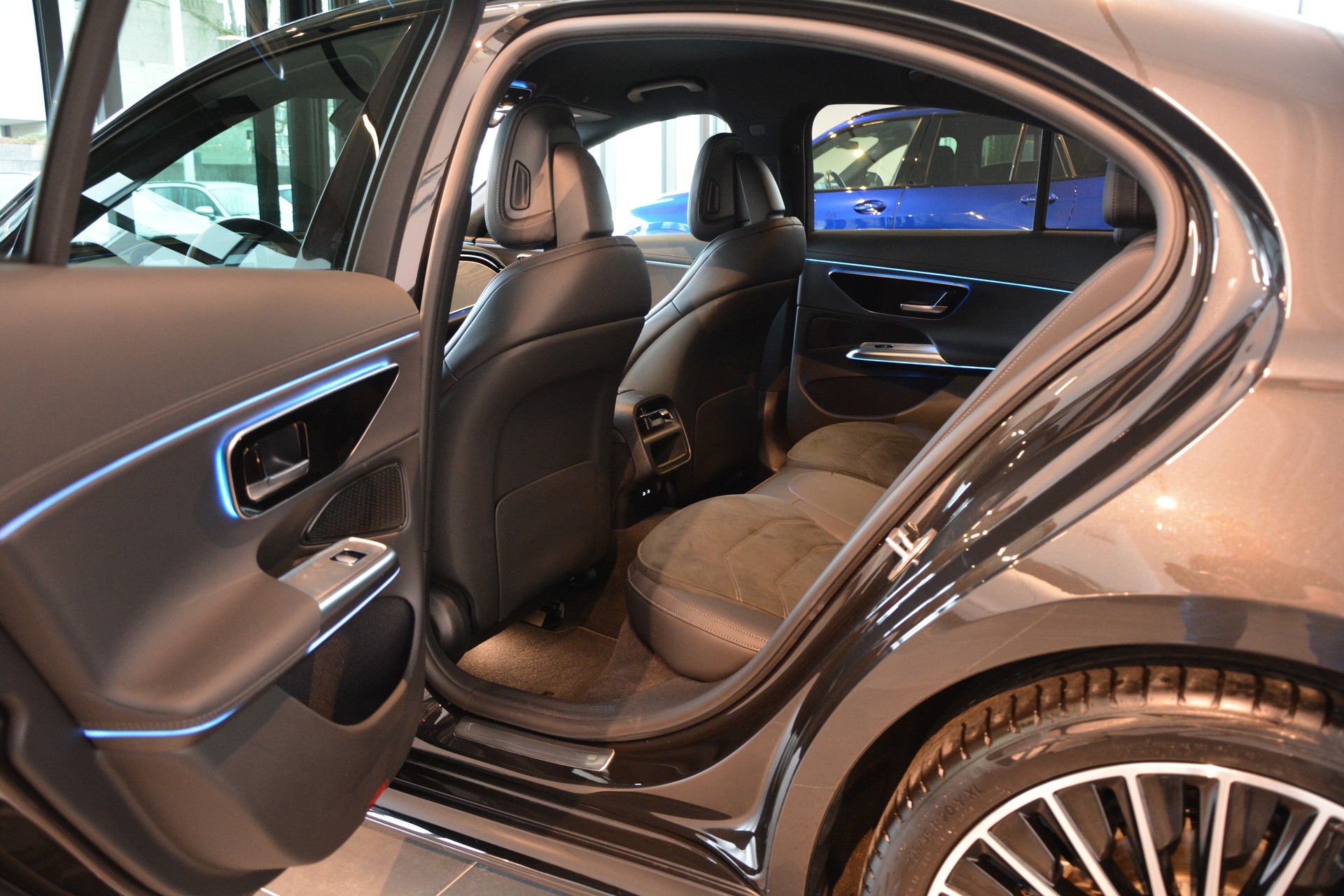 MERCEDES-BENZ E 200 9G-Tronic-image-10