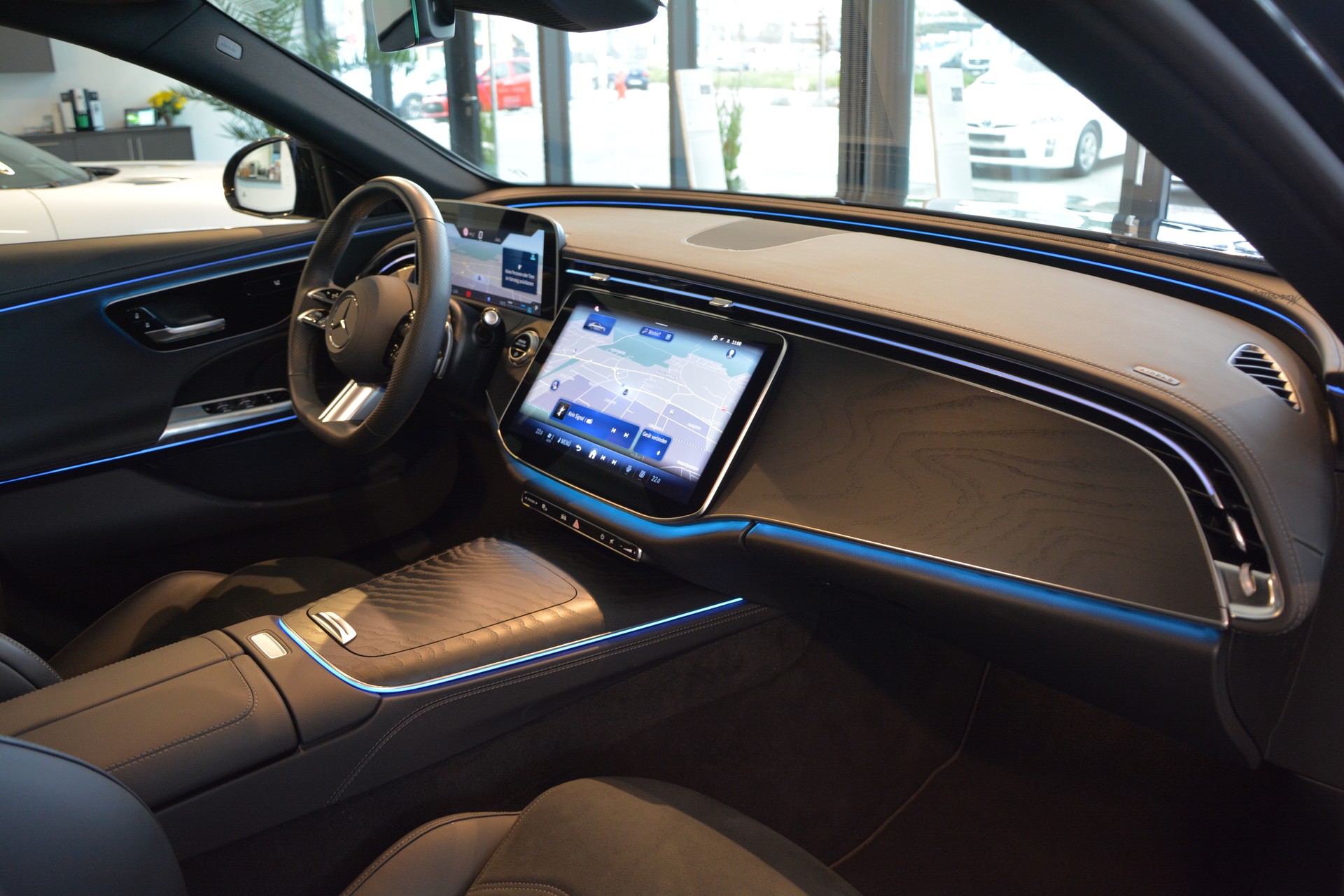 MERCEDES-BENZ E 200 9G-Tronic-image-12