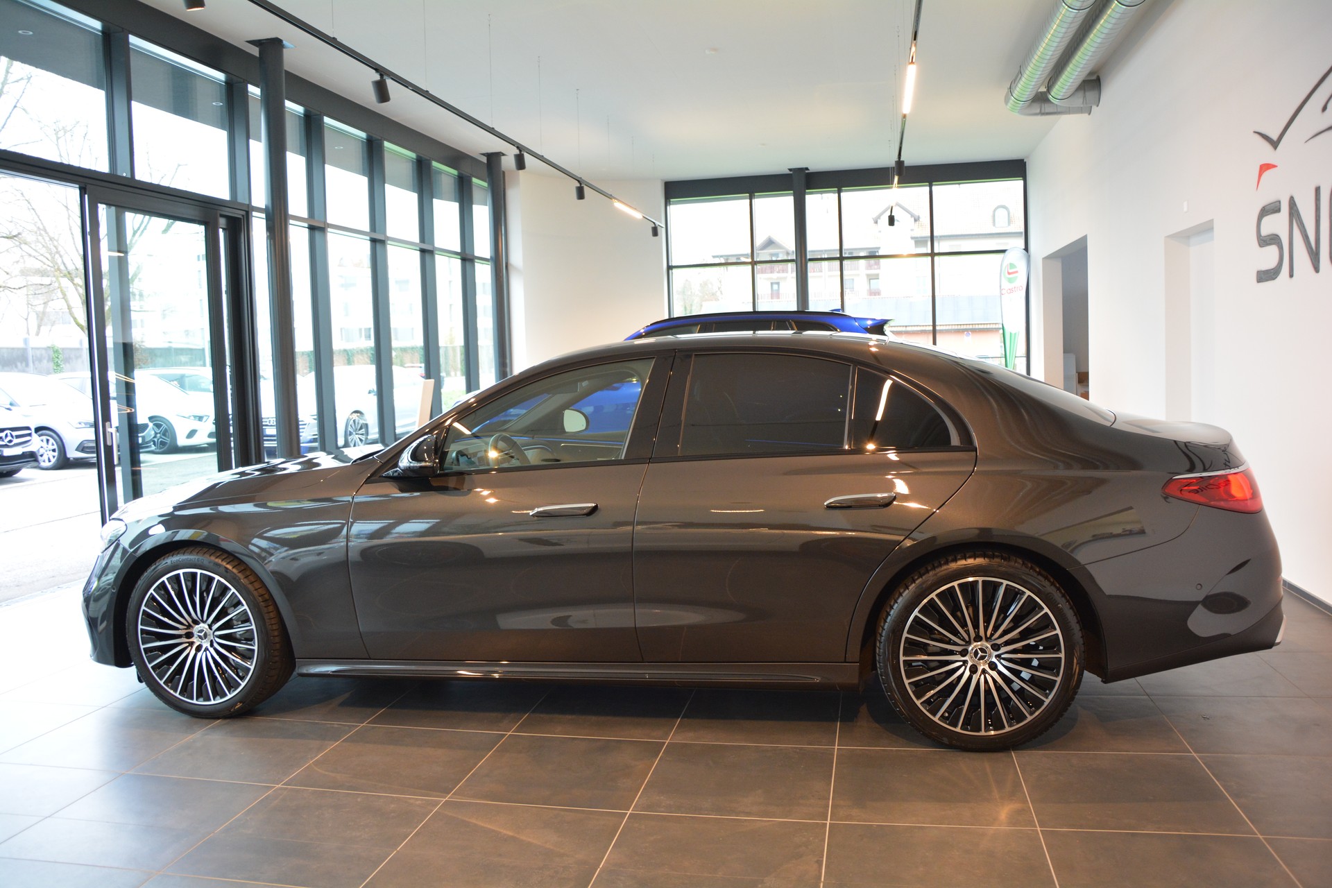 MERCEDES-BENZ E 200 9G-Tronic-image-2