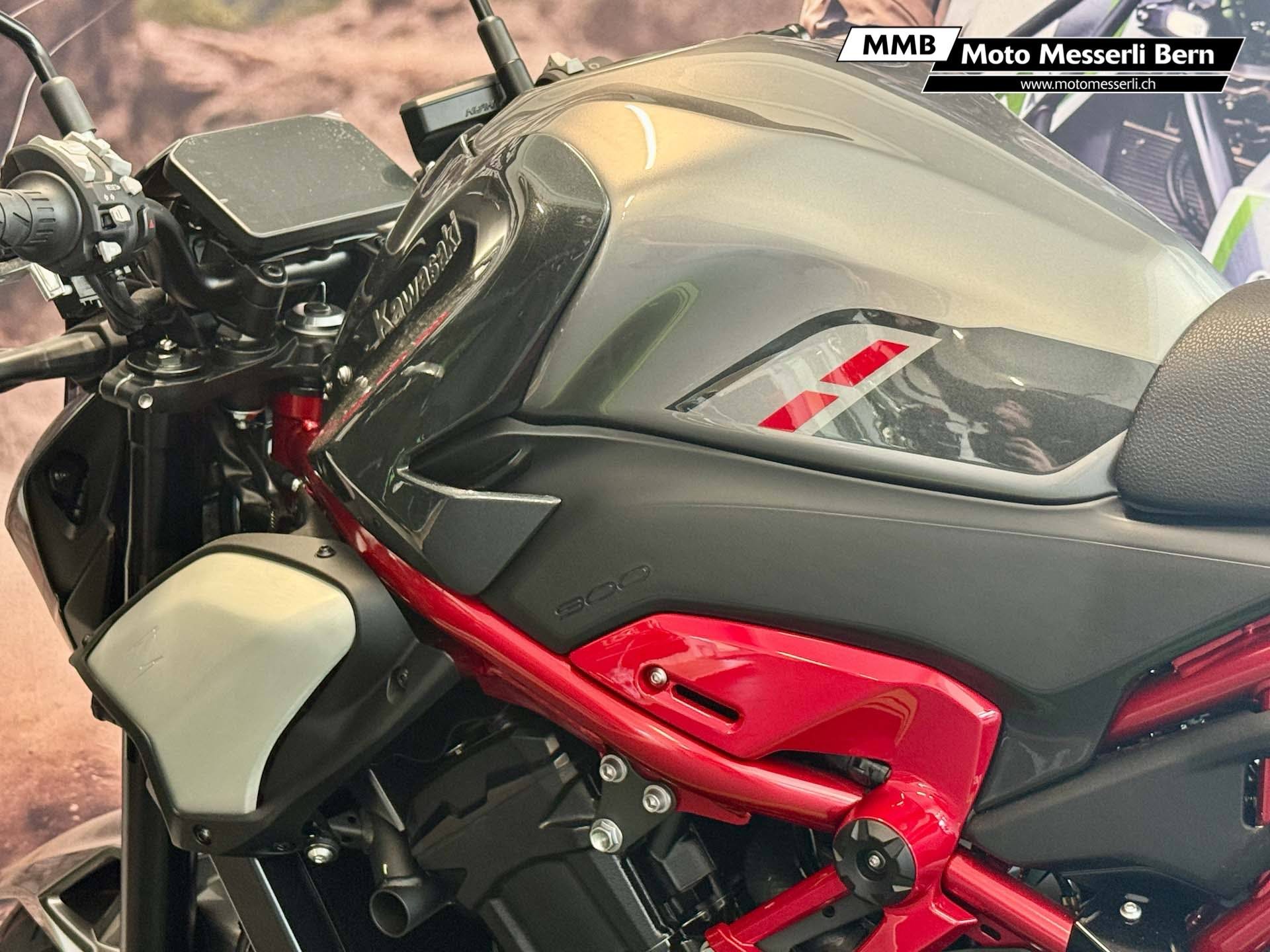 KAWASAKI Z 900-image-8