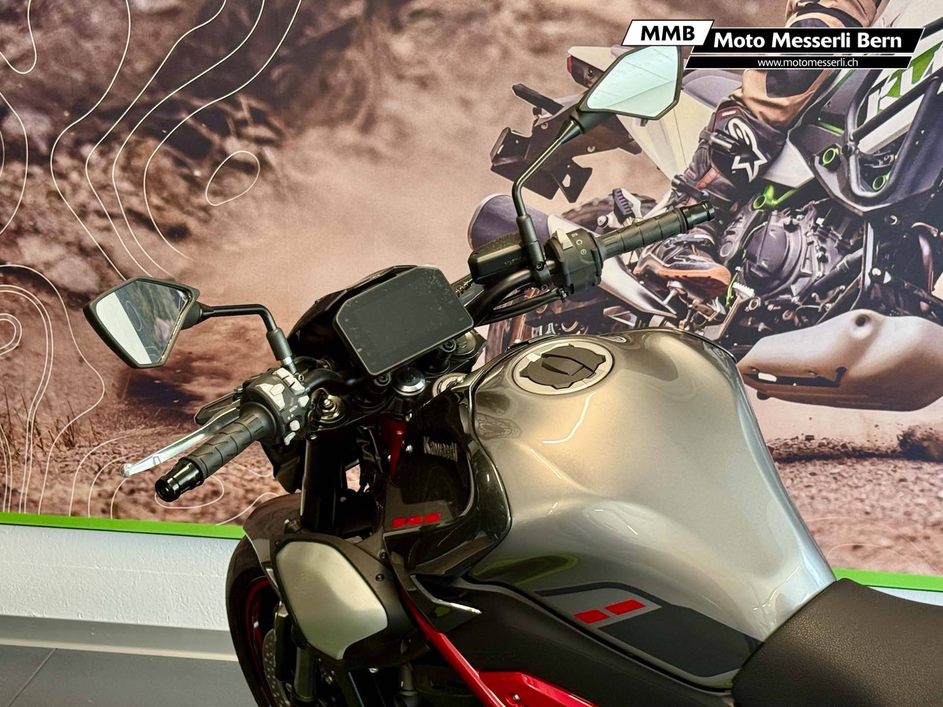 KAWASAKI Z 900-image-9