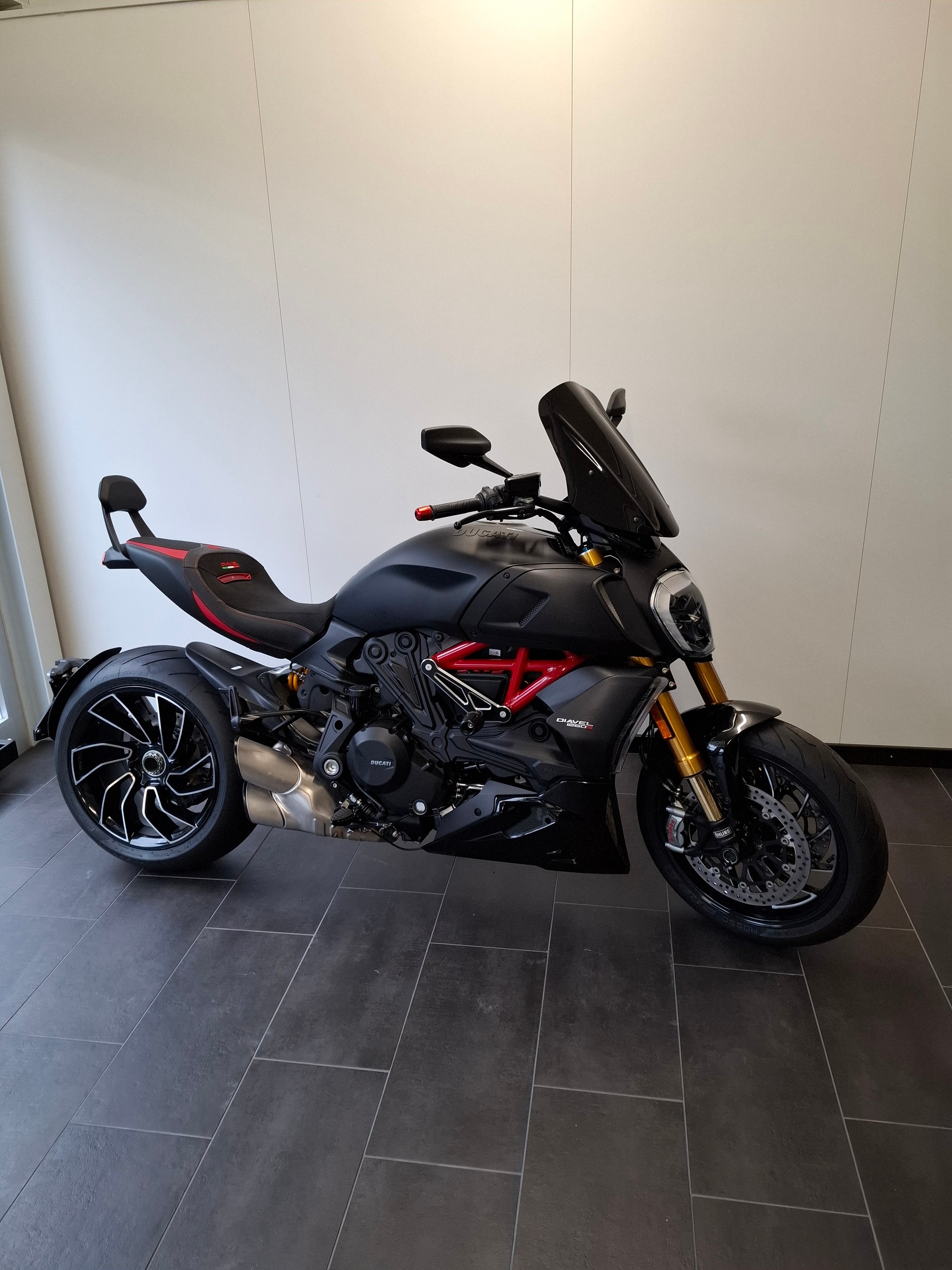 DUCATI Diavel 1260 S-image-1