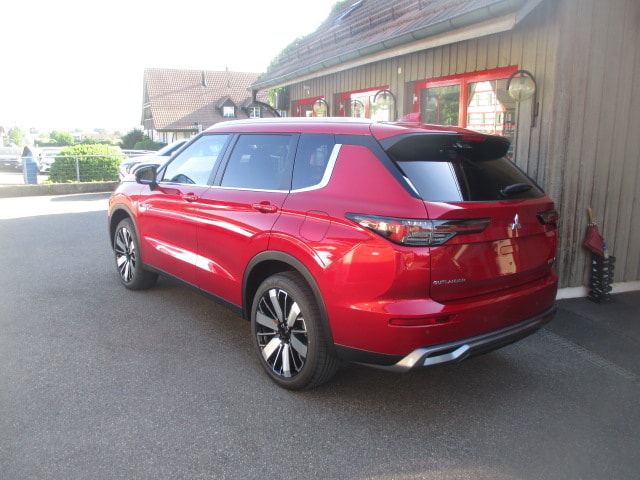 MITSUBISHI Outlander 2.4 PHEV Intense 4WD Automatic-image-3