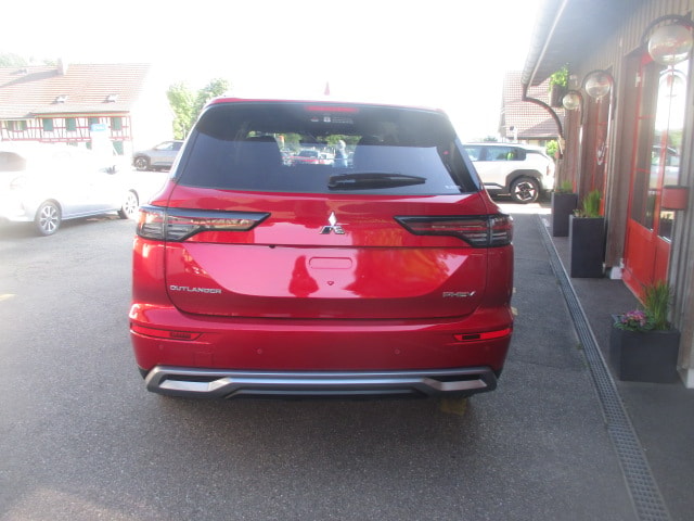 MITSUBISHI Outlander 2.4 PHEV Intense 4WD Automatic-image-4