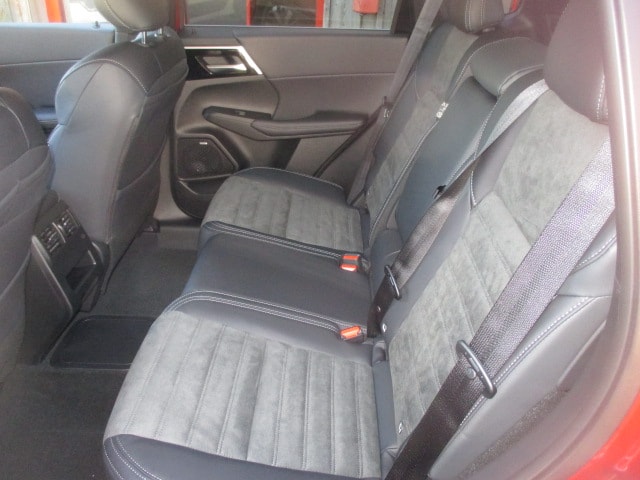 MITSUBISHI Outlander 2.4 PHEV Intense 4WD Automatic-image-12