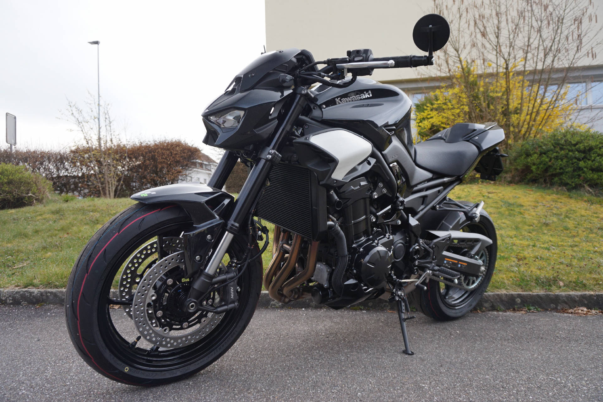 KAWASAKI Z 900 ABS mit Akrapovic Karbon Auspuff-image-7