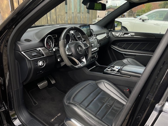 MERCEDES-BENZ GLS 63 AMG 4Matic Speedshift Plus 7G-Tronic-image-13