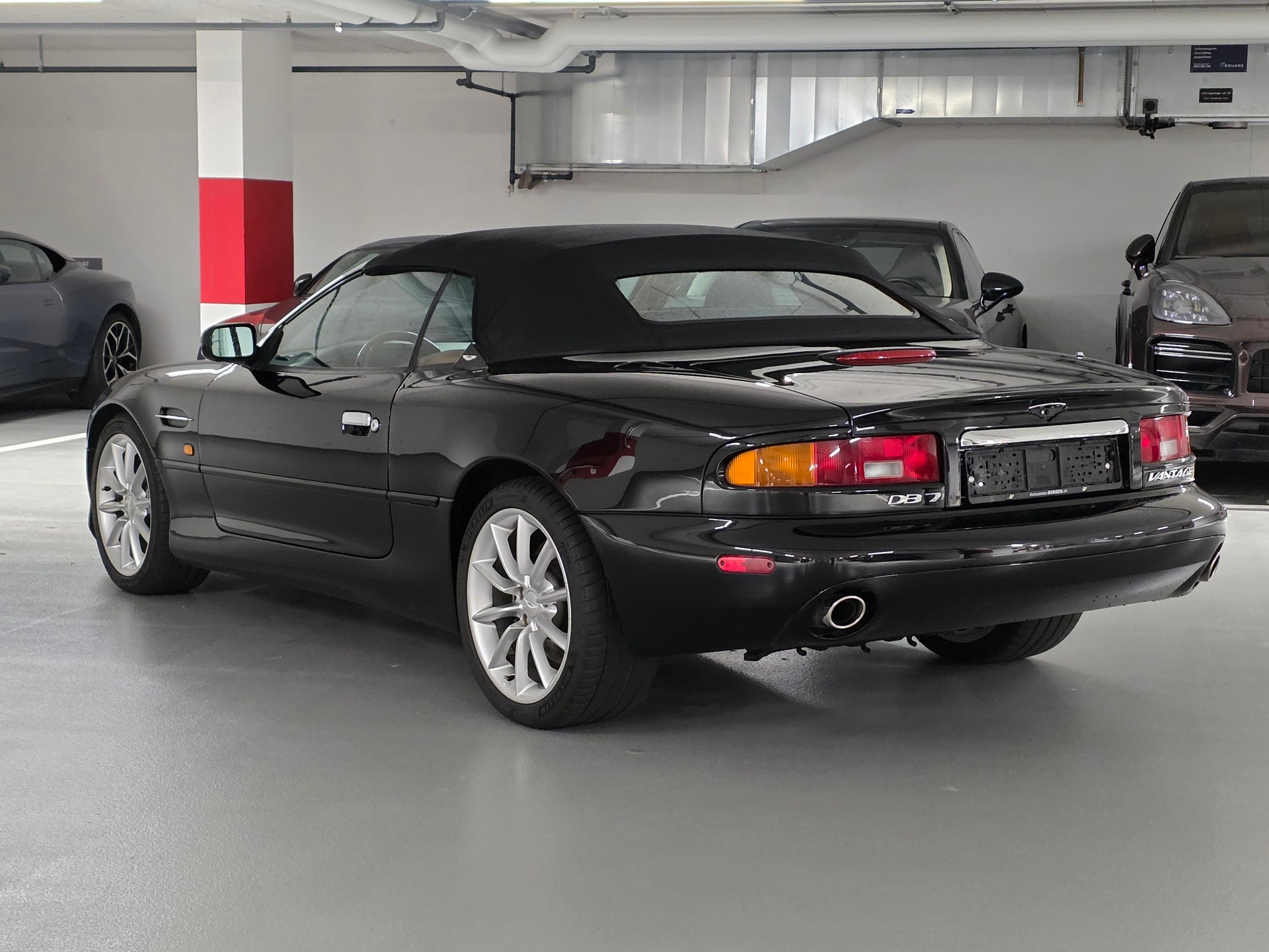 ASTON MARTIN DB7 Volante-image-6