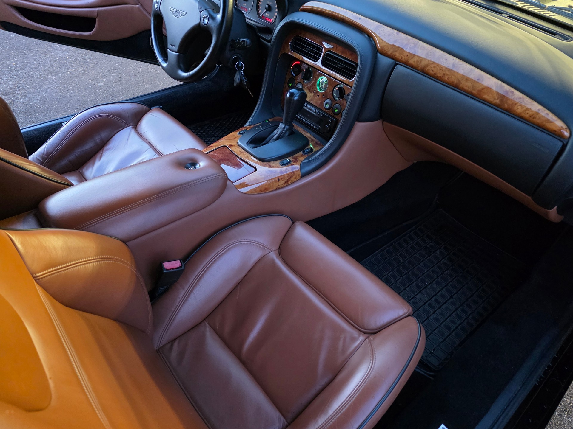ASTON MARTIN DB7 Volante-image-11