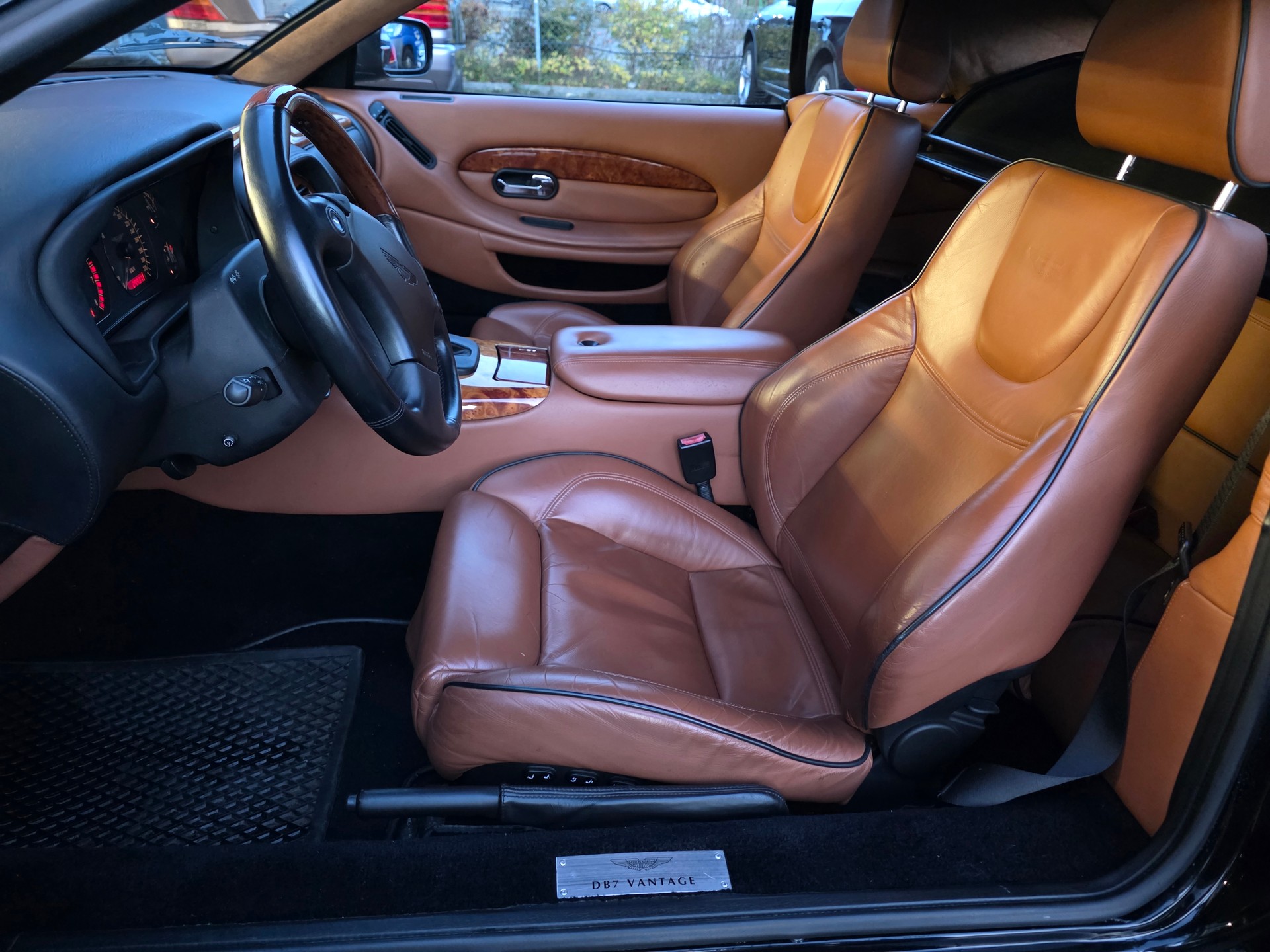 ASTON MARTIN DB7 Volante-image-9
