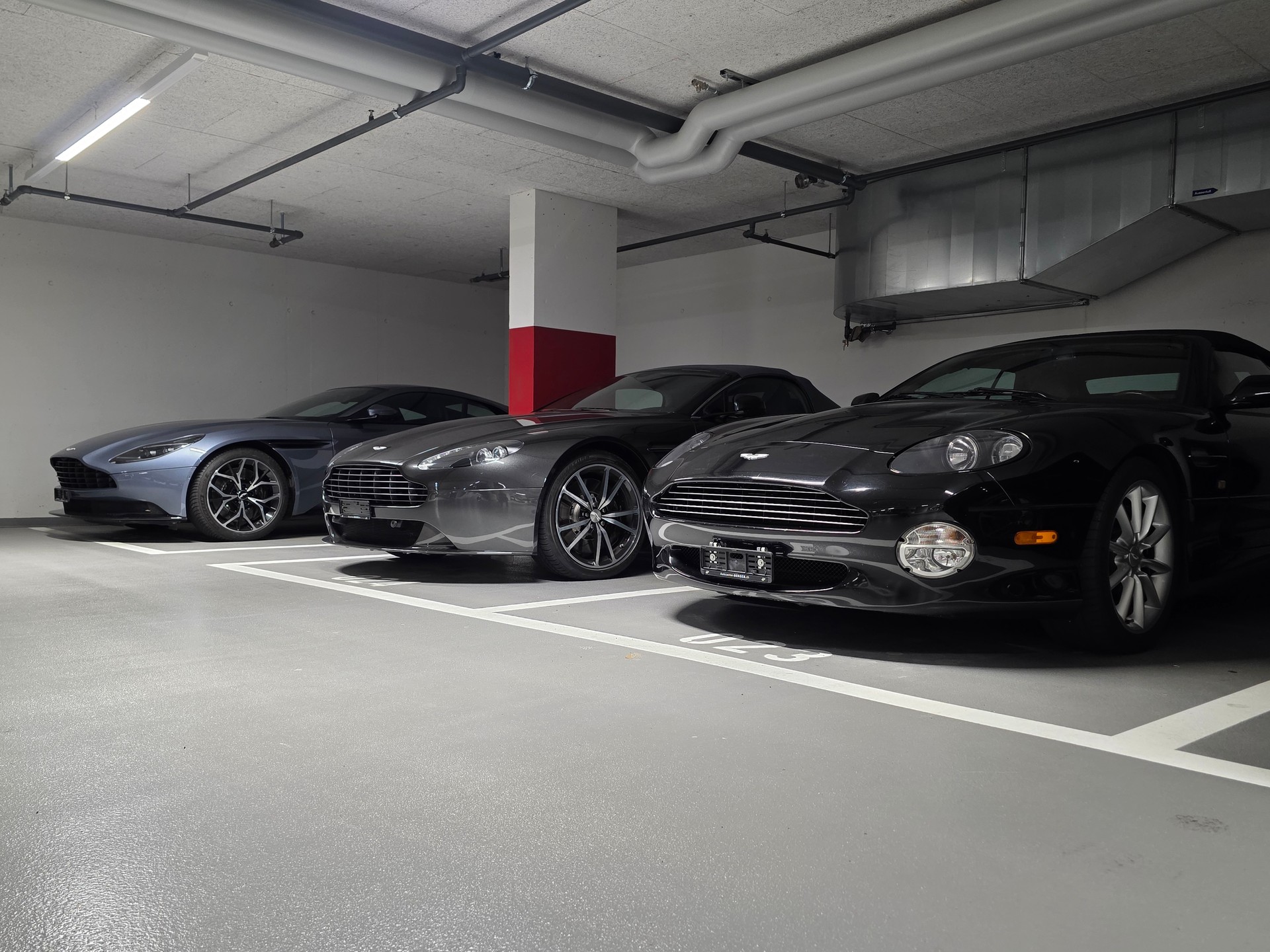 ASTON MARTIN DB7 Volante-image-19