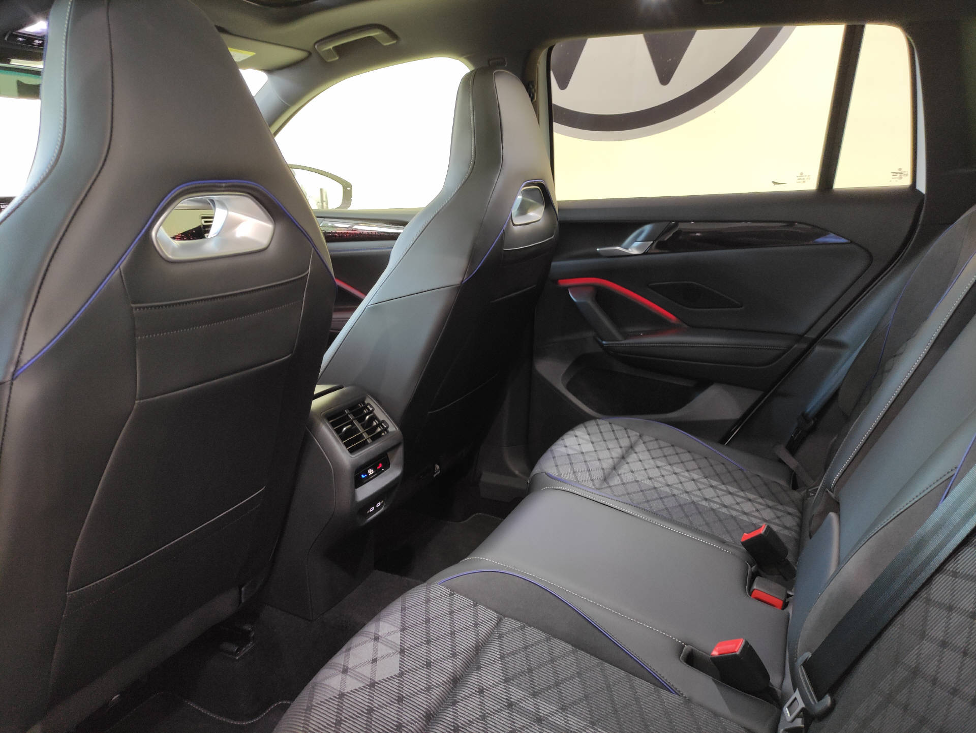 VW Tiguan 2.0 TSI R-Line Black-Style DSG 4motion-image-11