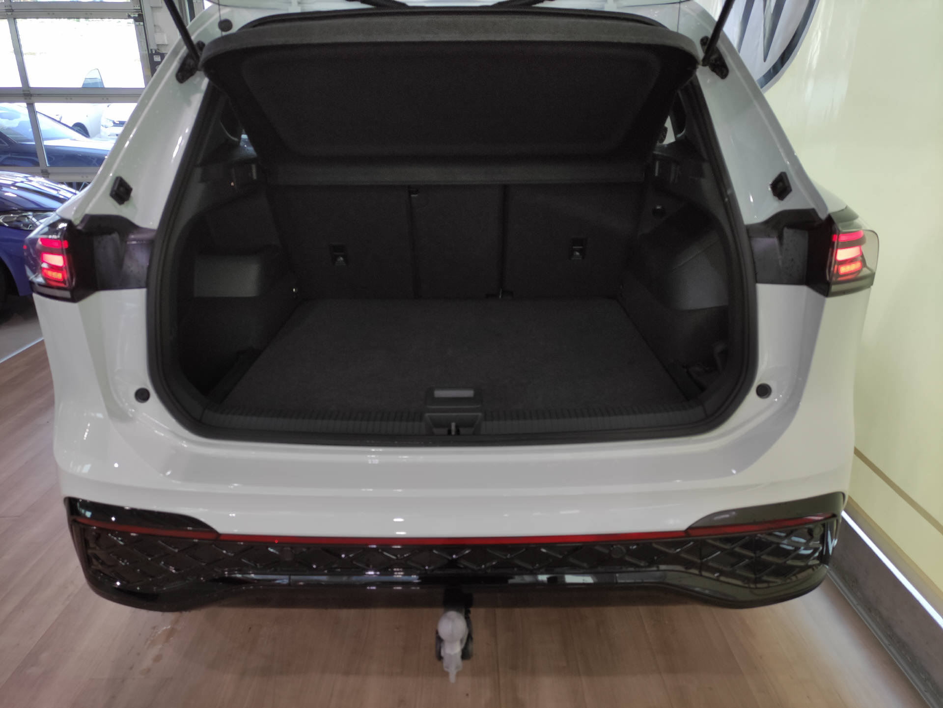VW Tiguan 2.0 TSI R-Line Black-Style DSG 4motion-image-13
