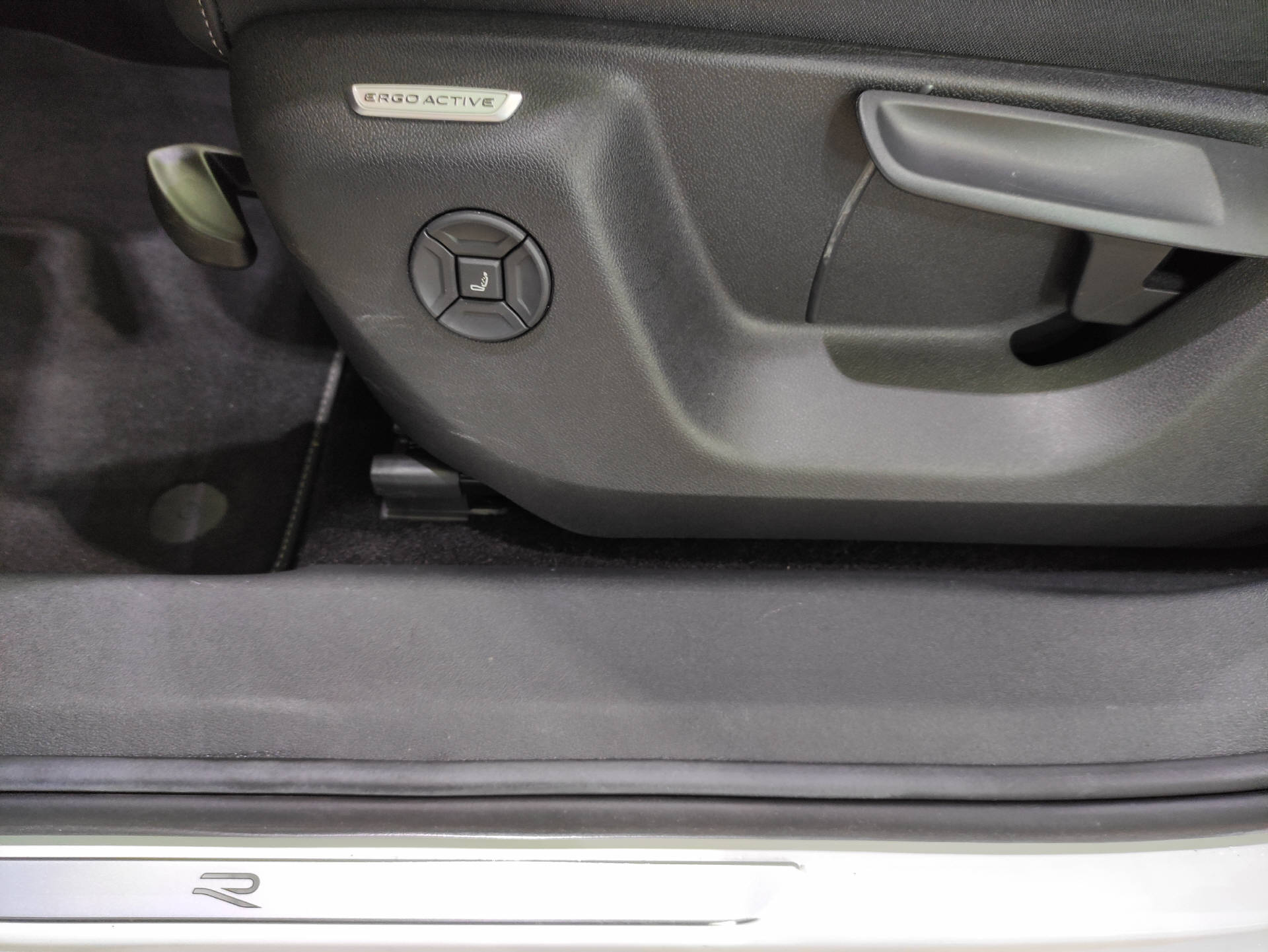 VW Tiguan 2.0 TSI R-Line Black-Style DSG 4motion-showroom-element-3