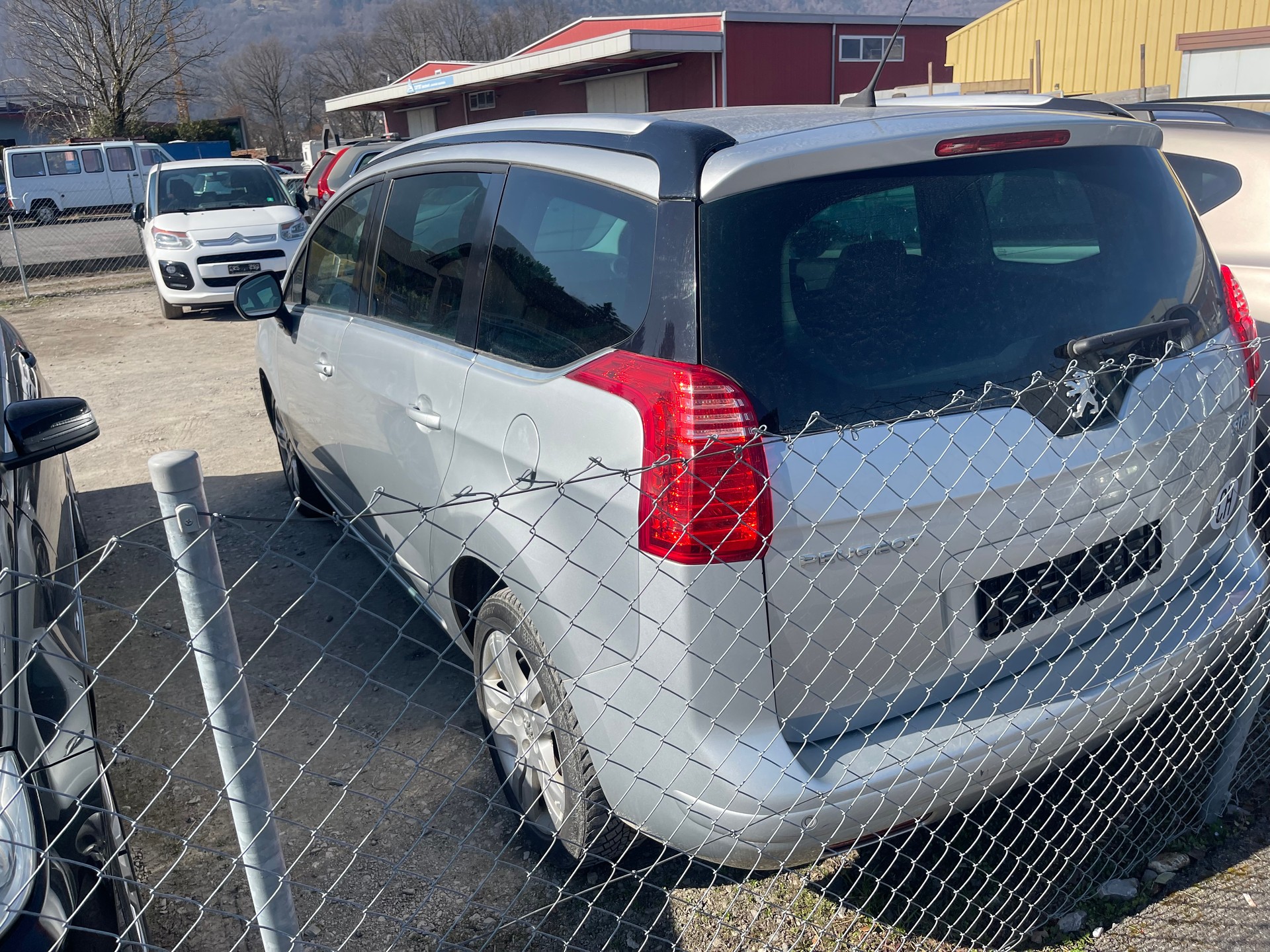 PEUGEOT 5008 1.6 16V T Sport Pack-image-9