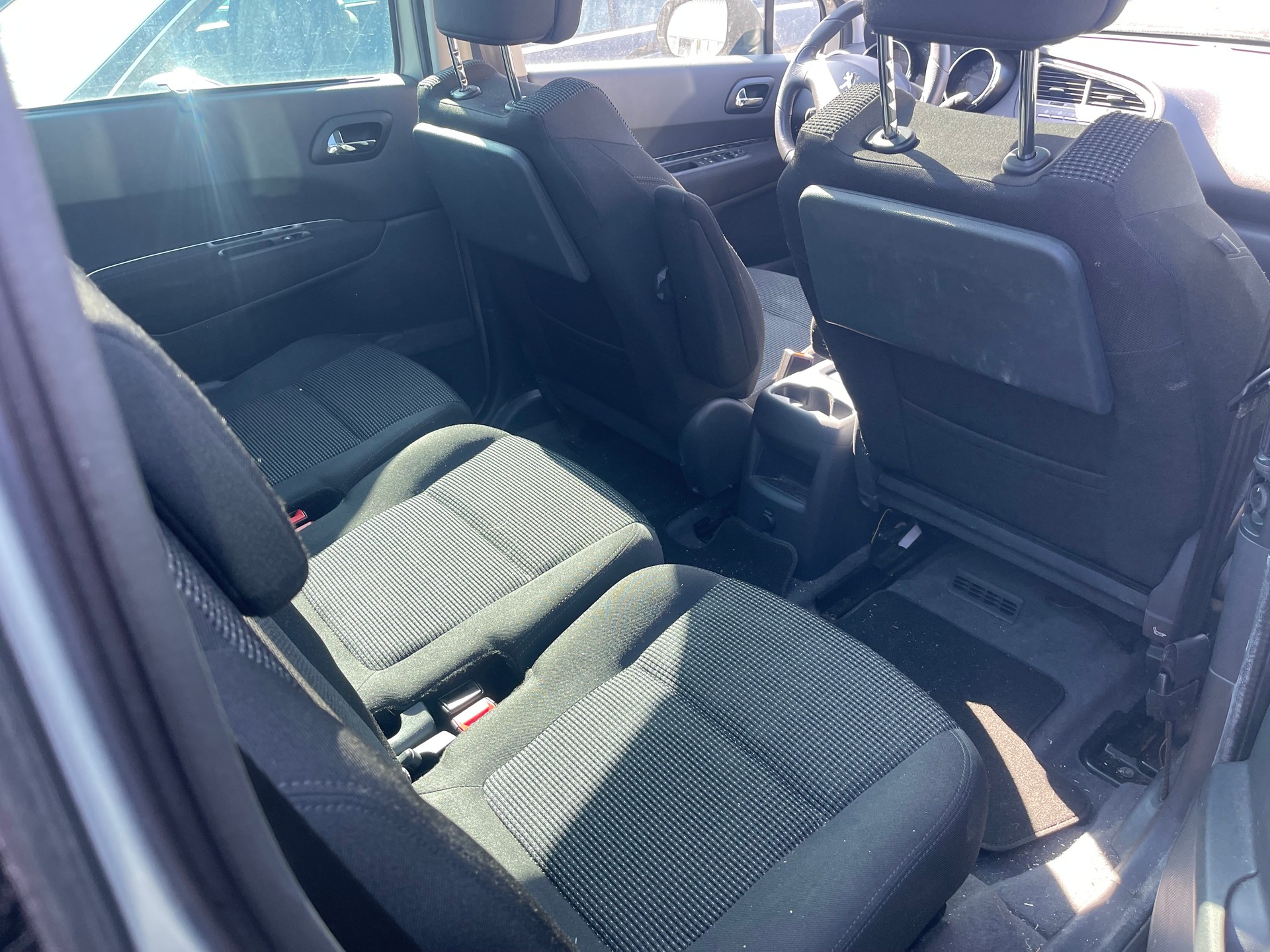 PEUGEOT 5008 1.6 16V T Sport Pack-image-3
