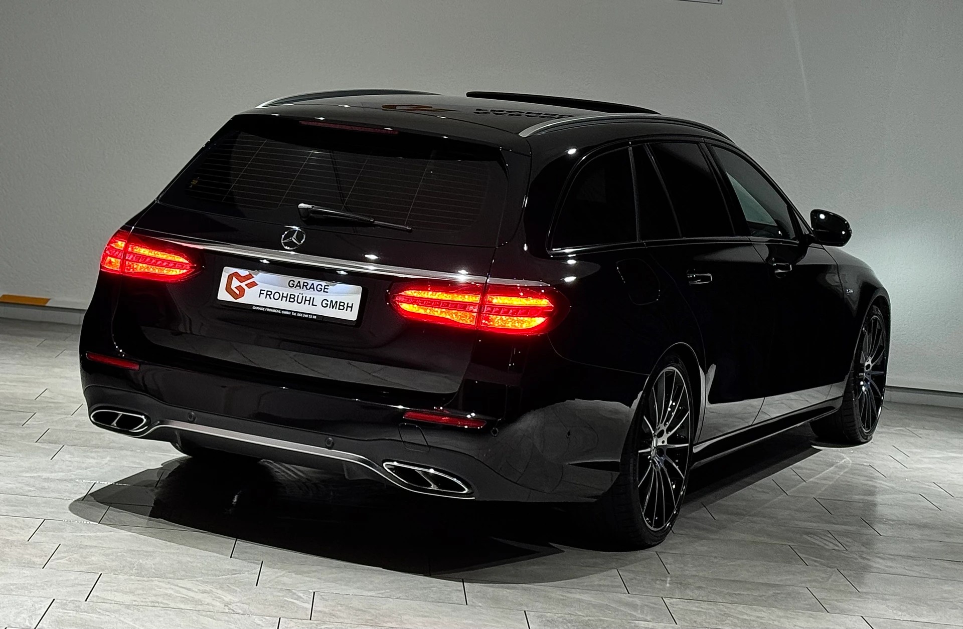 MERCEDES-BENZ E 43 AMG 4 Matic 9G-Tronic-showroom-element-3