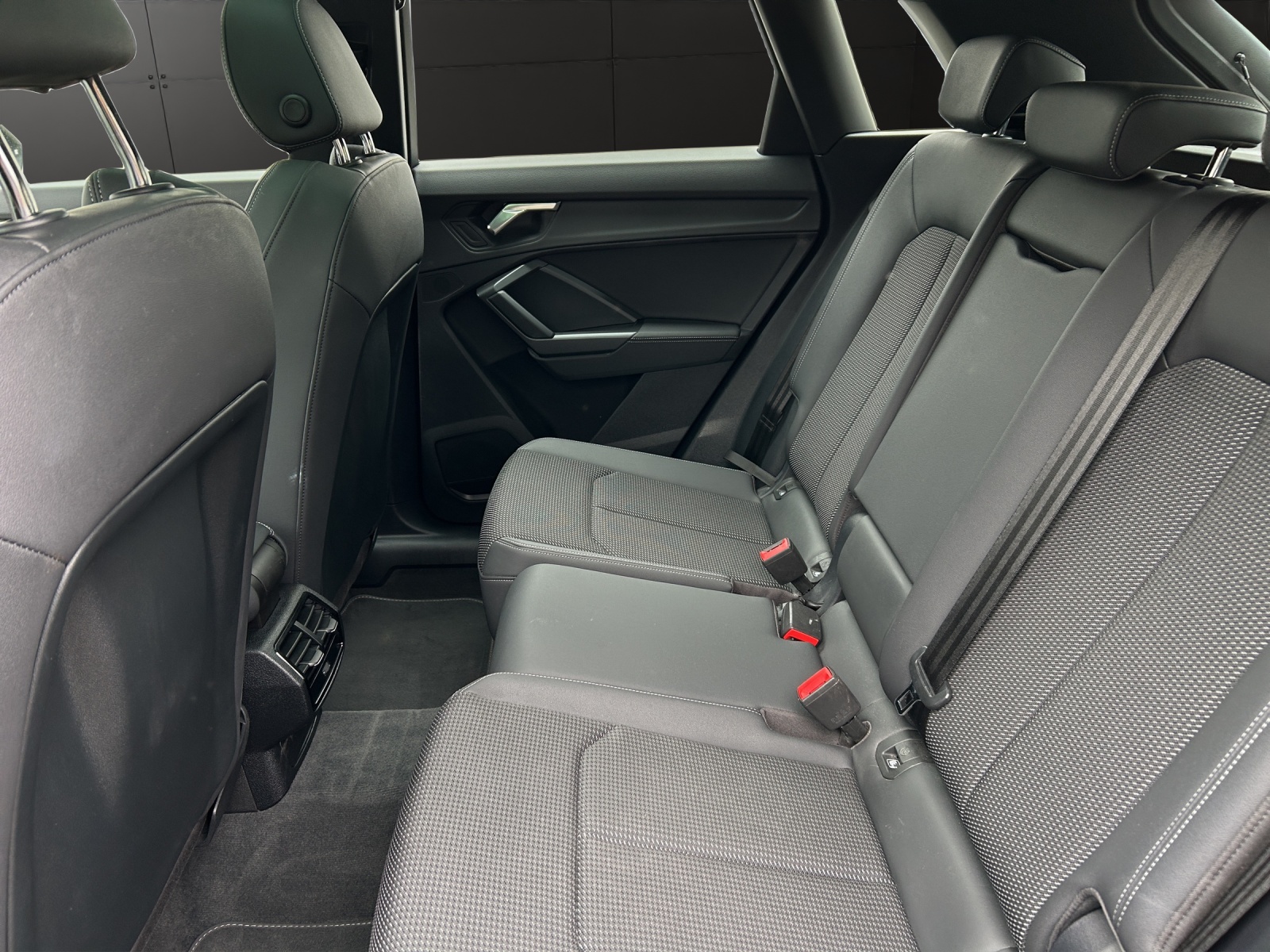 AUDI Q3 35 TFSI S line Attraction S-tronic-image-11