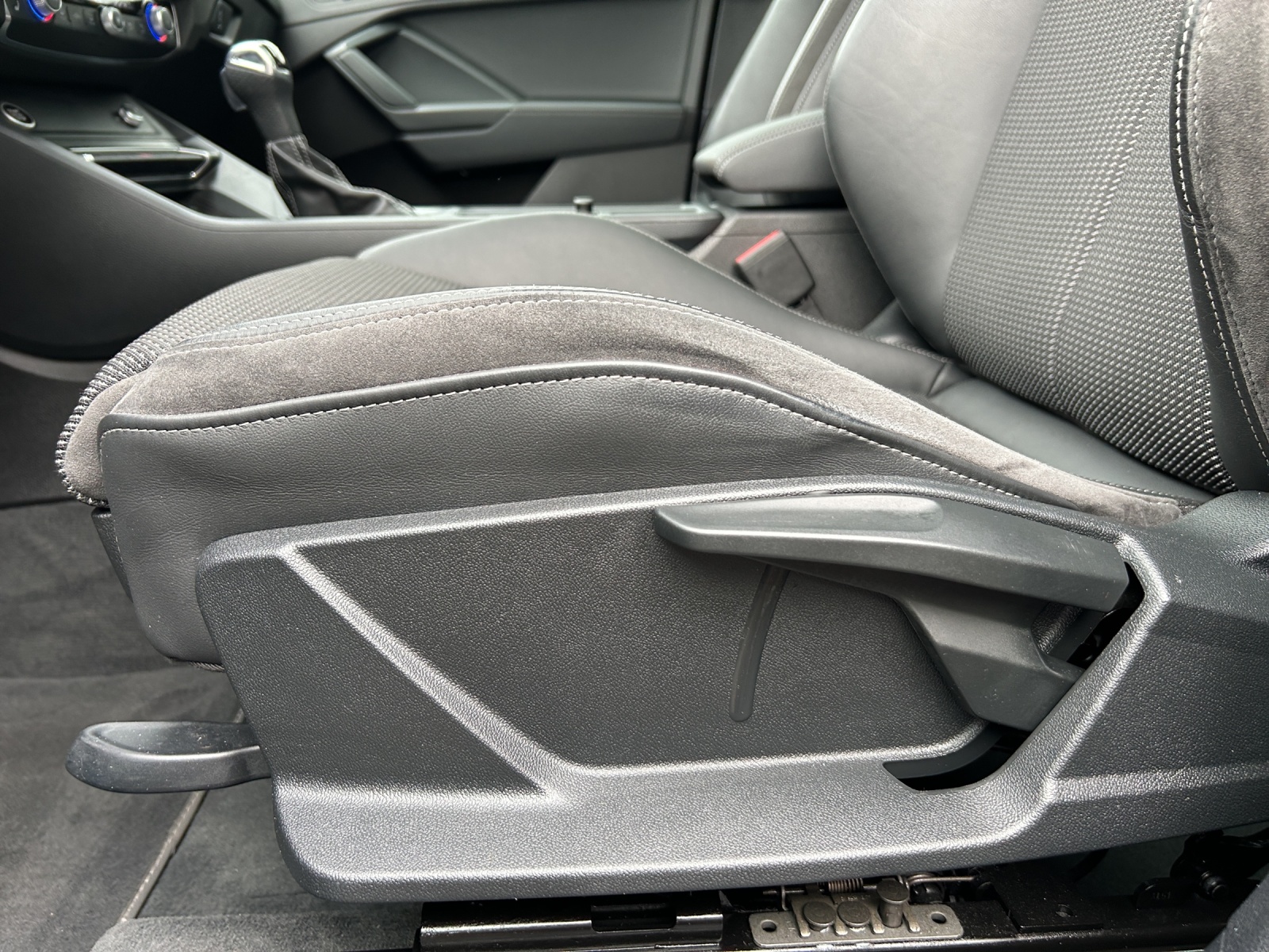 AUDI Q3 35 TFSI S line Attraction S-tronic-image-19