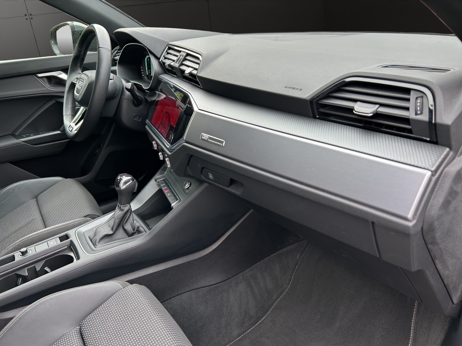 AUDI Q3 35 TFSI S line Attraction S-tronic-image-21