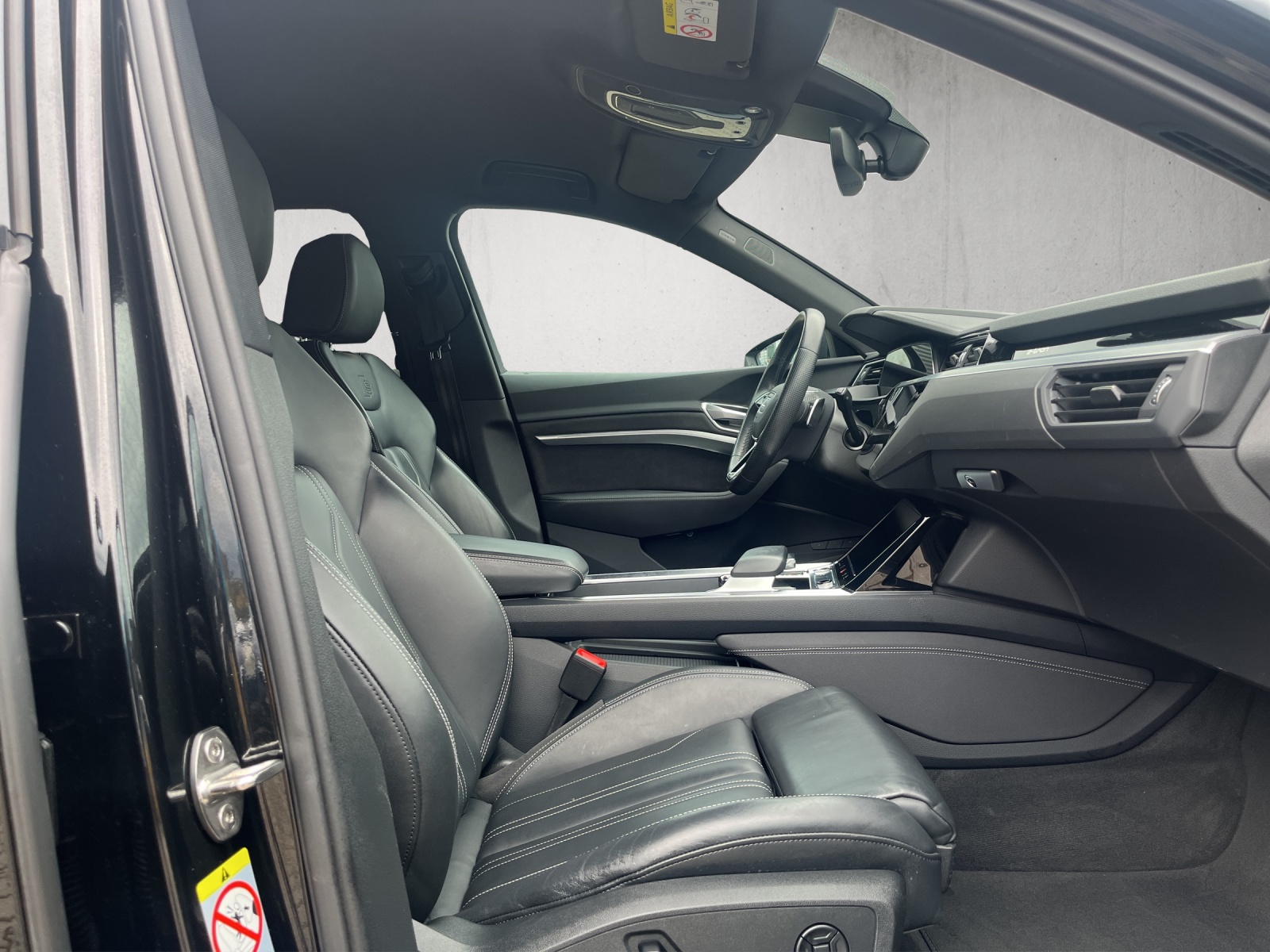 AUDI e-tron S quattro-image-12