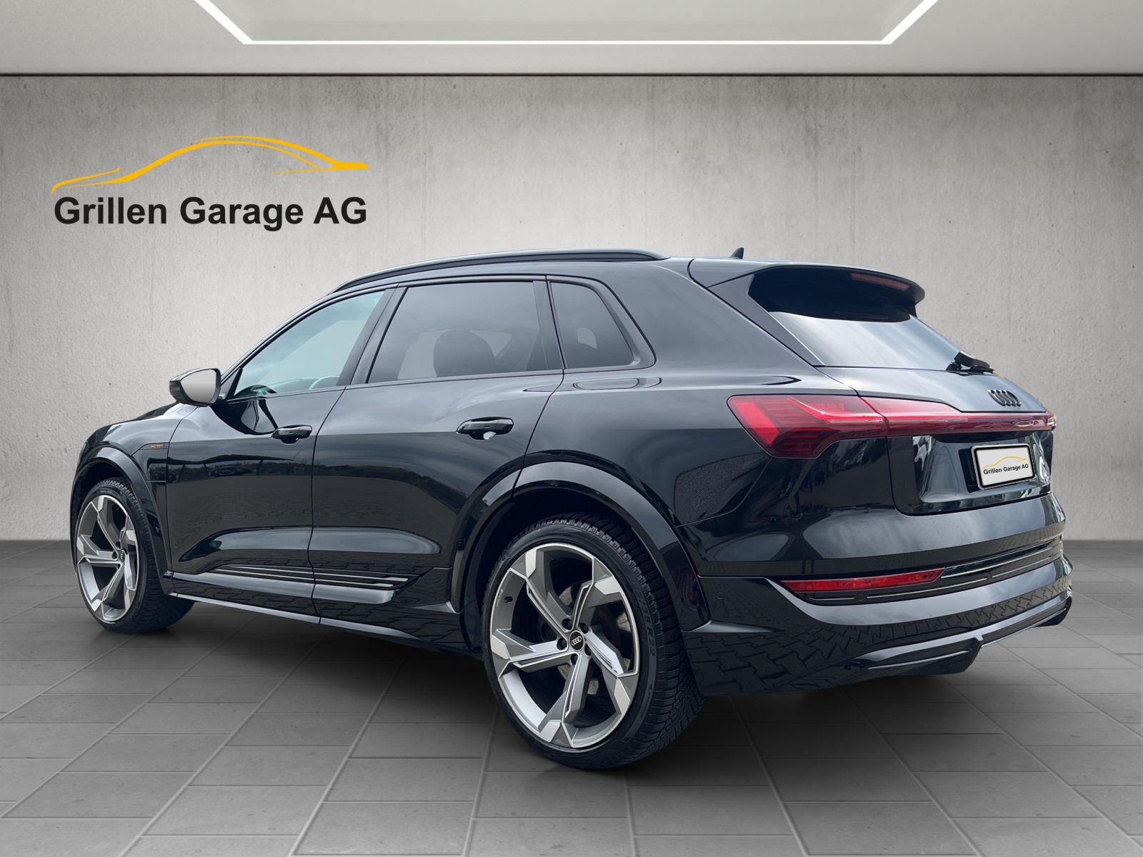 AUDI e-tron S quattro-showroom-element-2
