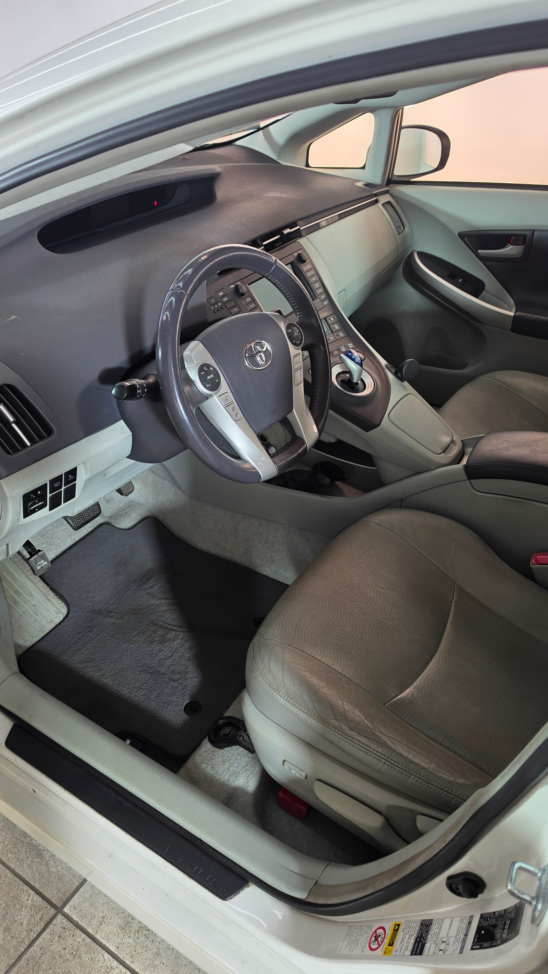 TOYOTA Prius 1.8 16V HSD Sol-image-8
