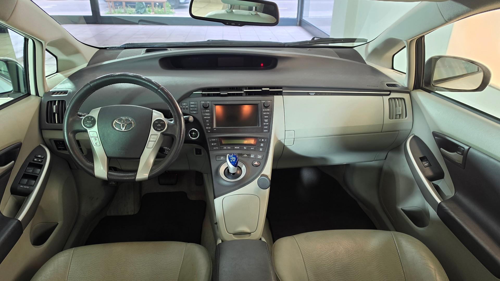 TOYOTA Prius 1.8 16V HSD Sol-image-6