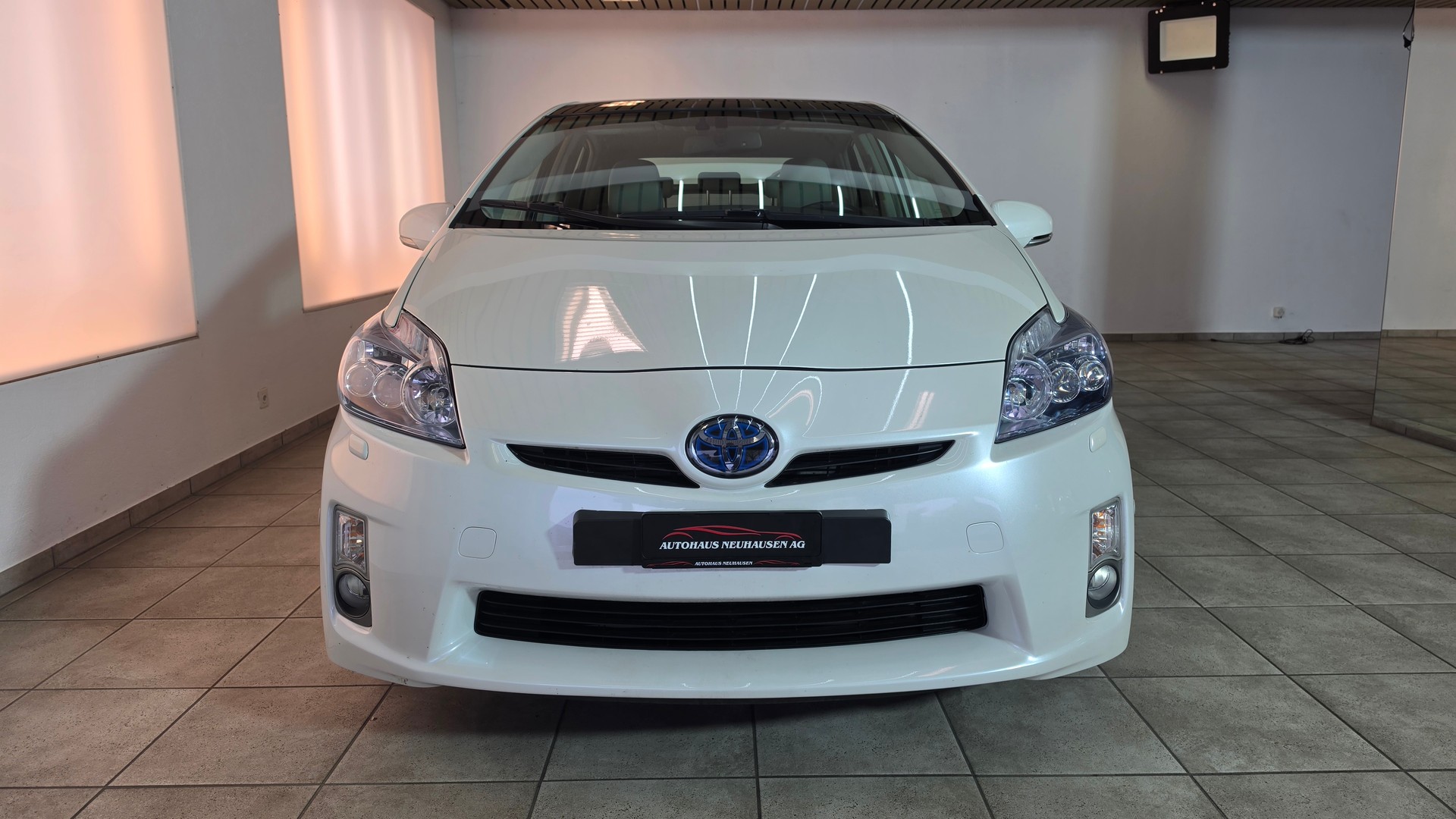 TOYOTA Prius 1.8 16V HSD Sol-showroom-element-1