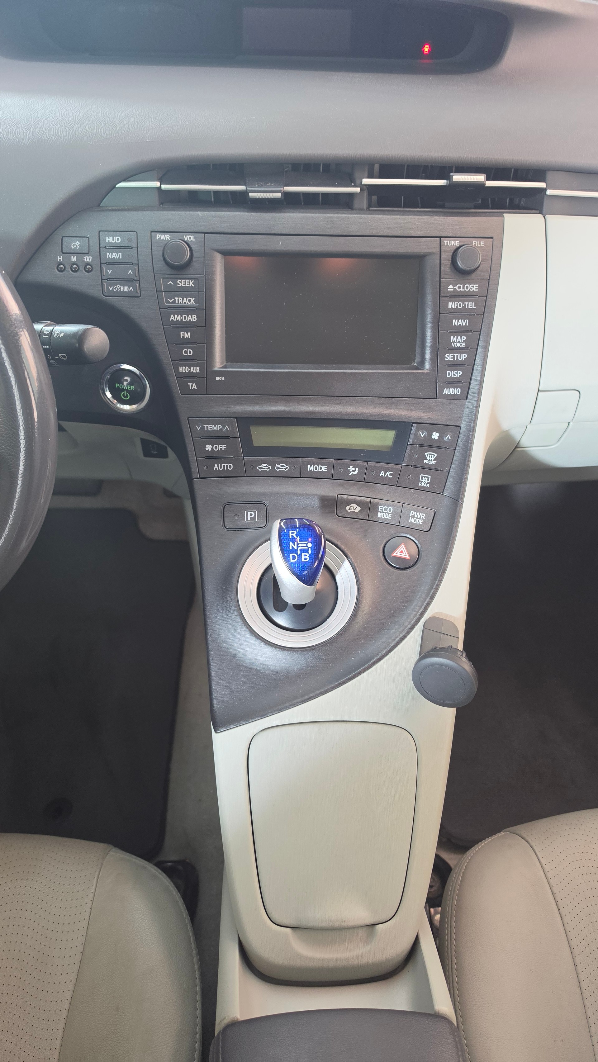 TOYOTA Prius 1.8 16V HSD Sol-image-7