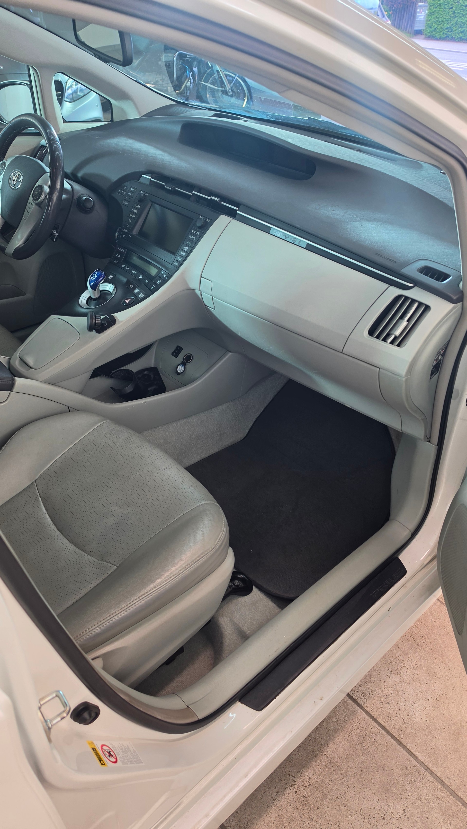 TOYOTA Prius 1.8 16V HSD Sol-image-9