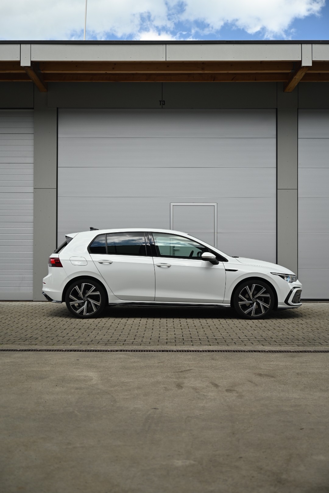 VW Golf 1.5 eTSI mHEV ACT R-Line DSG *Werksgarantie*-image-7