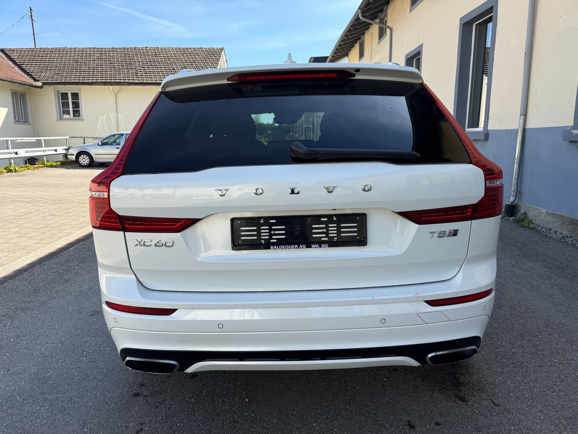 VOLVO XC60 T8 eAWD R-Design Geartronic-showroom-element-3