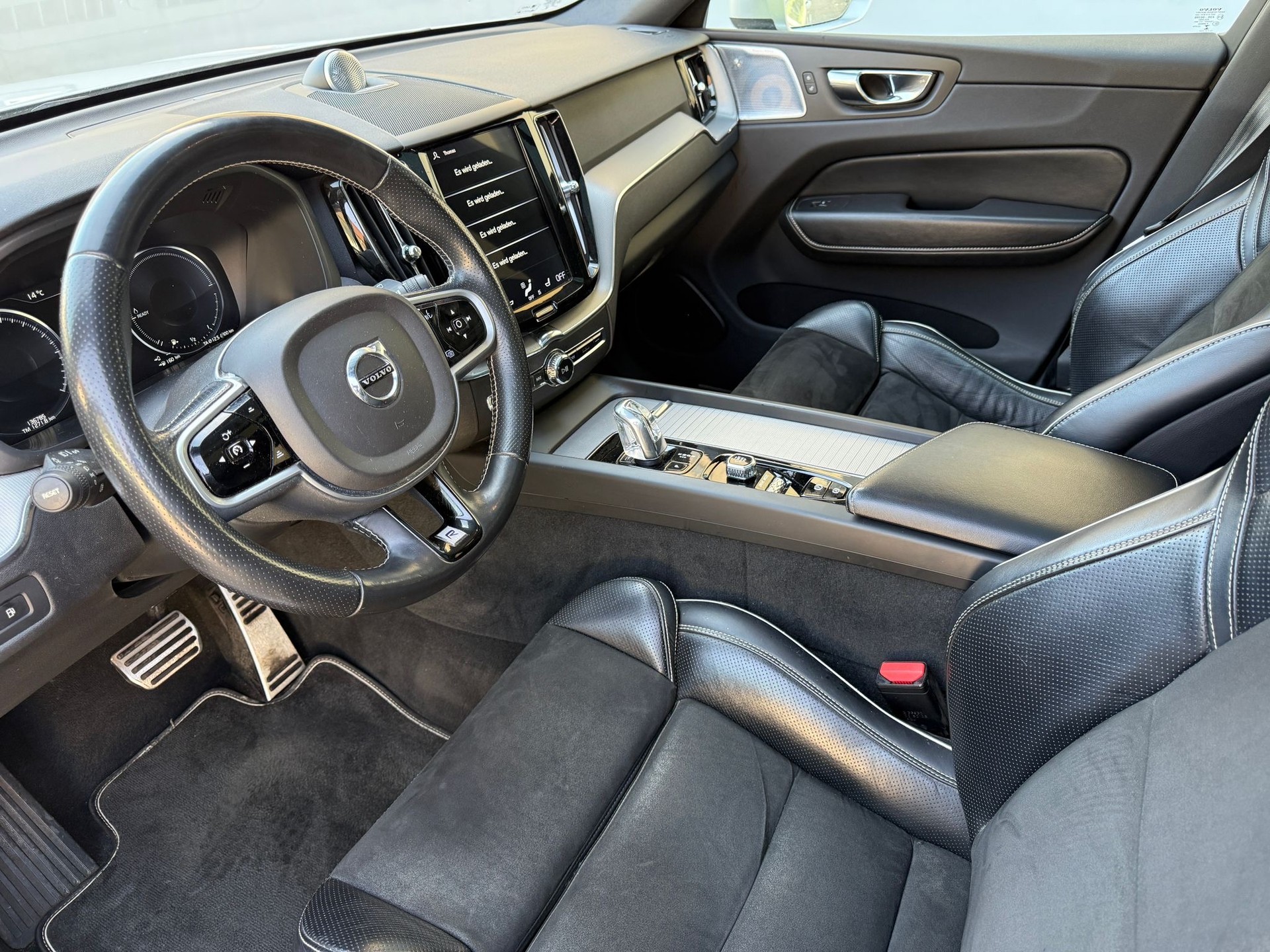 VOLVO XC60 T8 eAWD R-Design Geartronic-image-12