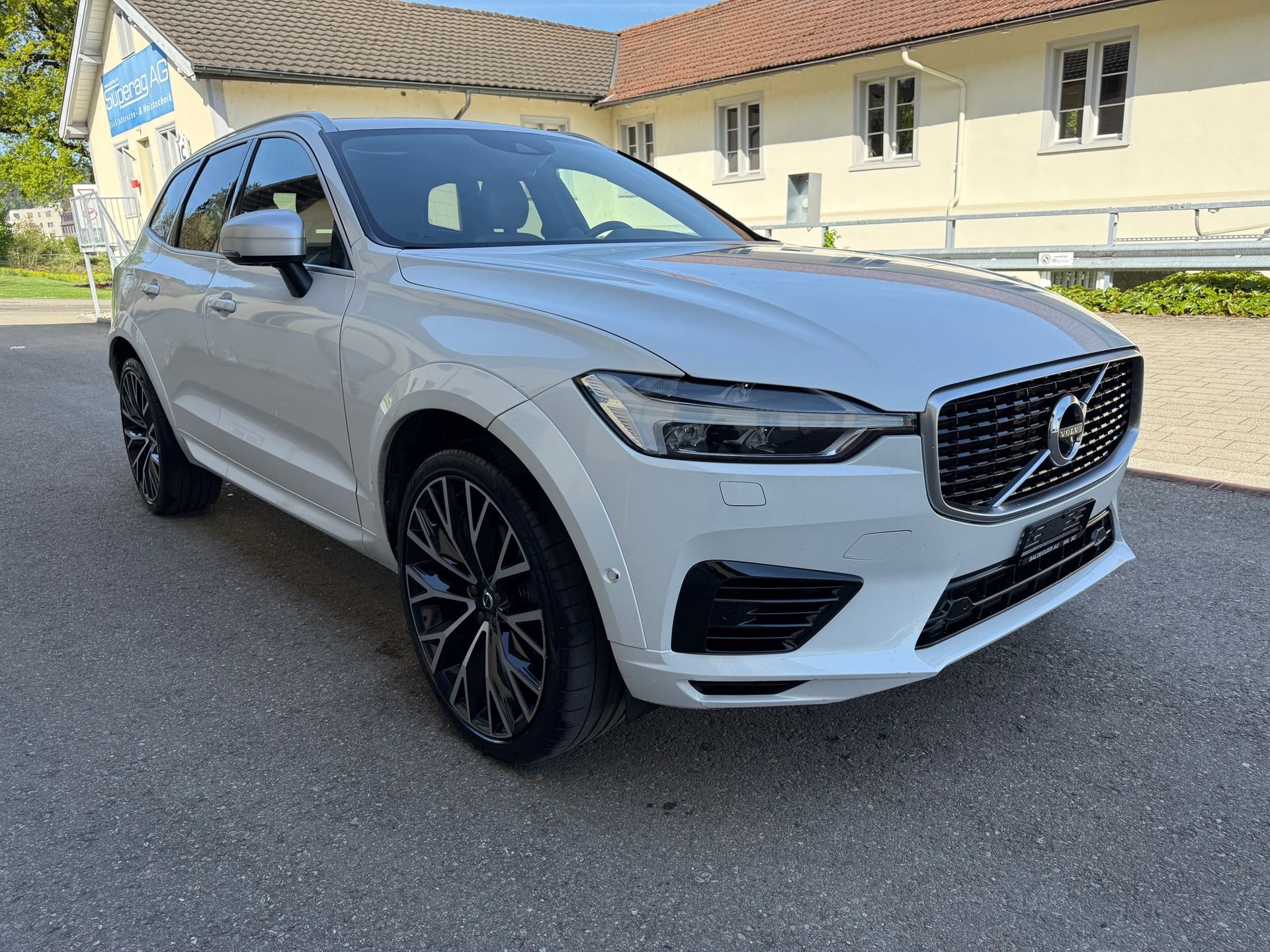 VOLVO XC60 T8 eAWD R-Design Geartronic-showroom-element-1