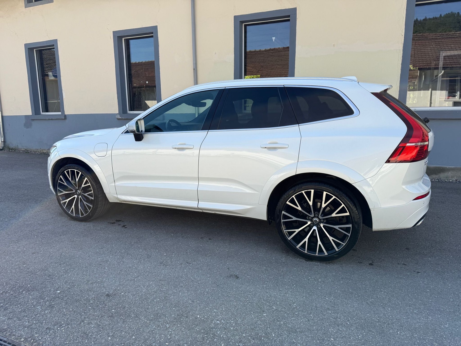VOLVO XC60 T8 eAWD R-Design Geartronic-image-6