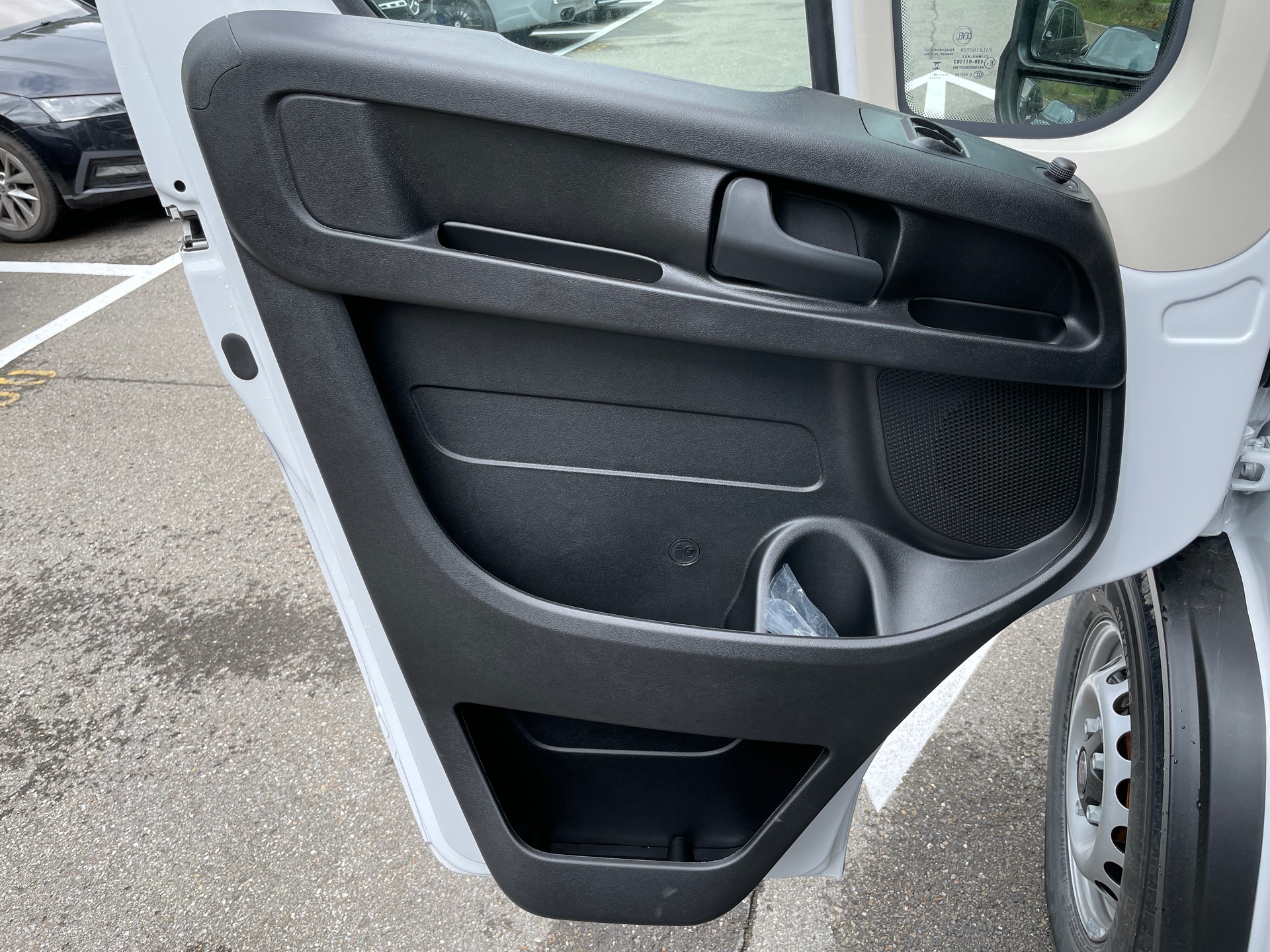 FIAT Ducato 35 L3 Maxi Doka Dreiseiten-Kipper mit AHK-image-6