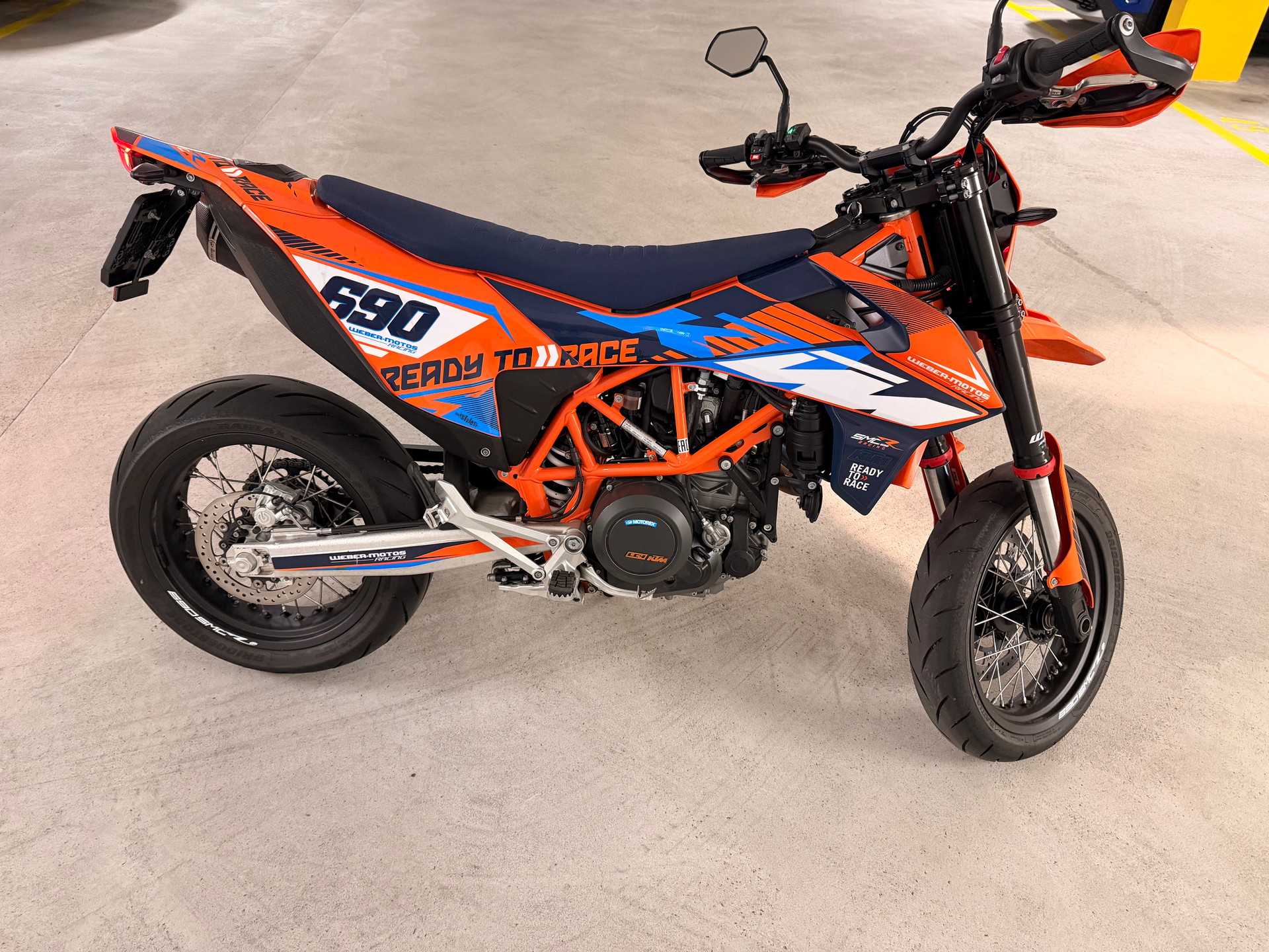 KTM 690 SMC R ABS (35 kW)-image-2
