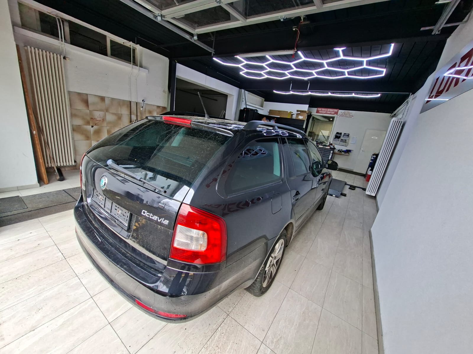 SKODA Octavia Combi 1.4 TSI Ambiente-image-7