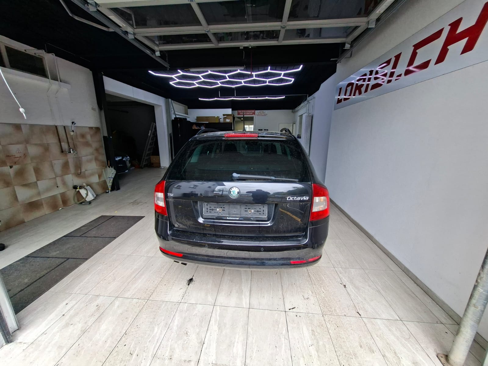 SKODA Octavia Combi 1.4 TSI Ambiente-image-8