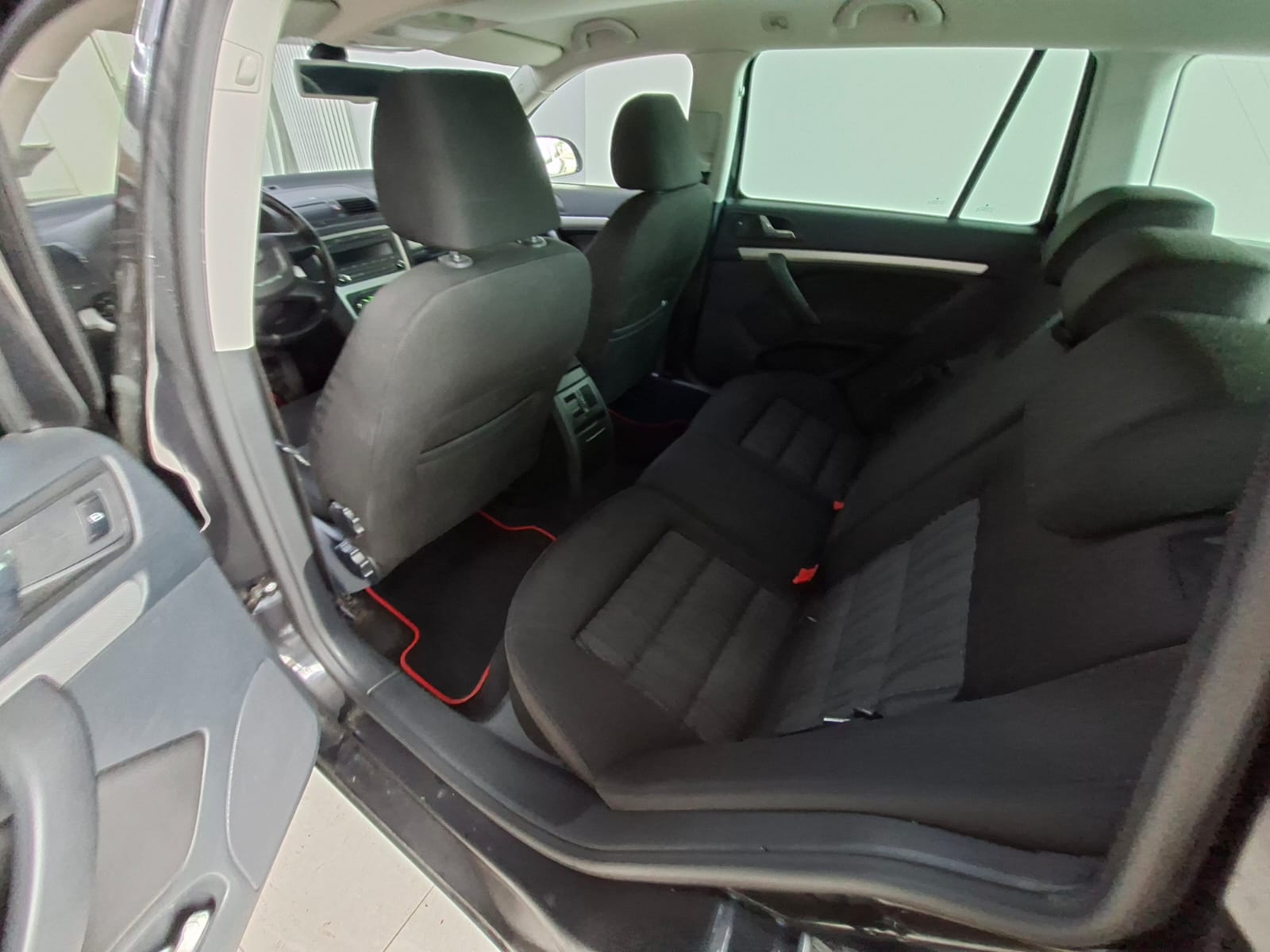 SKODA Octavia Combi 1.4 TSI Ambiente-showroom-element-3