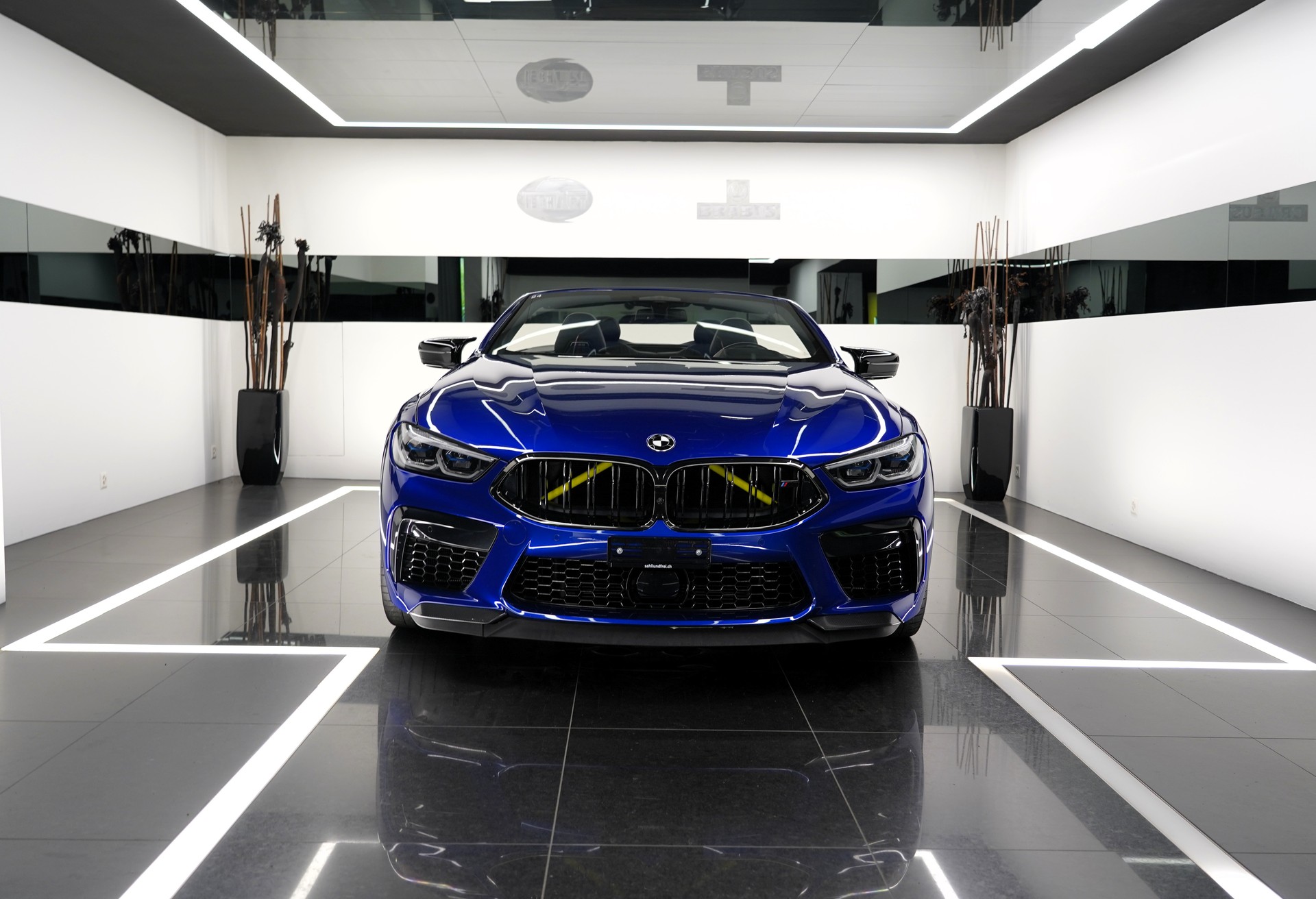 BMW M8 xDrive M Competition-showroom-element-2