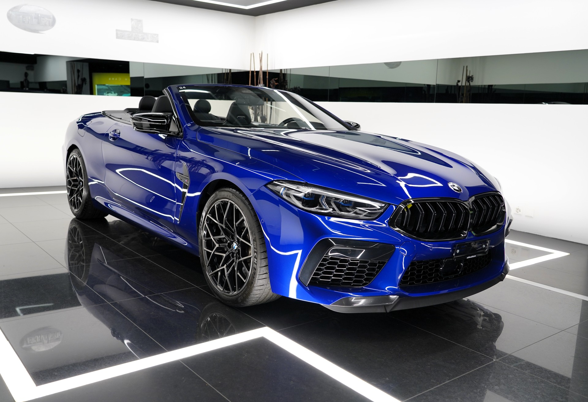 BMW M8 xDrive M Competition-showroom-element-1