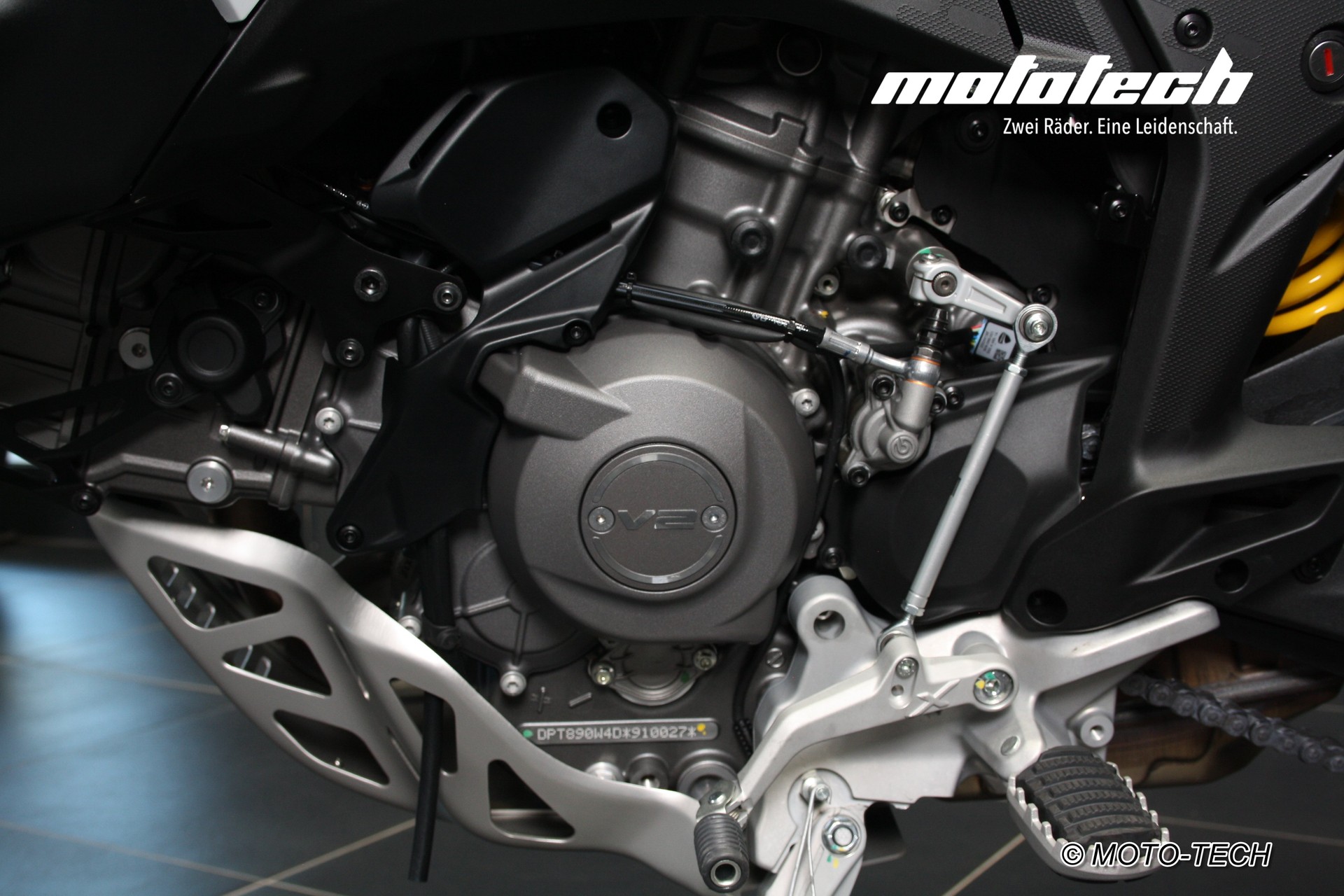DUCATI Desert X MY26-image-7